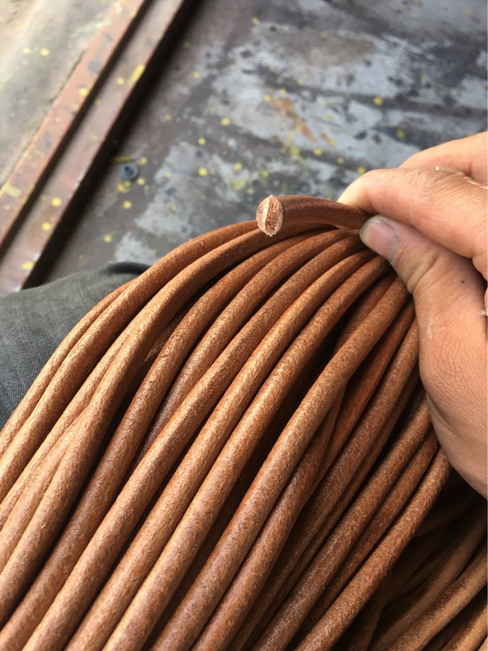 6mm本色牛皮绳原材料天然牛皮拉力好颜色一致粗细均匀