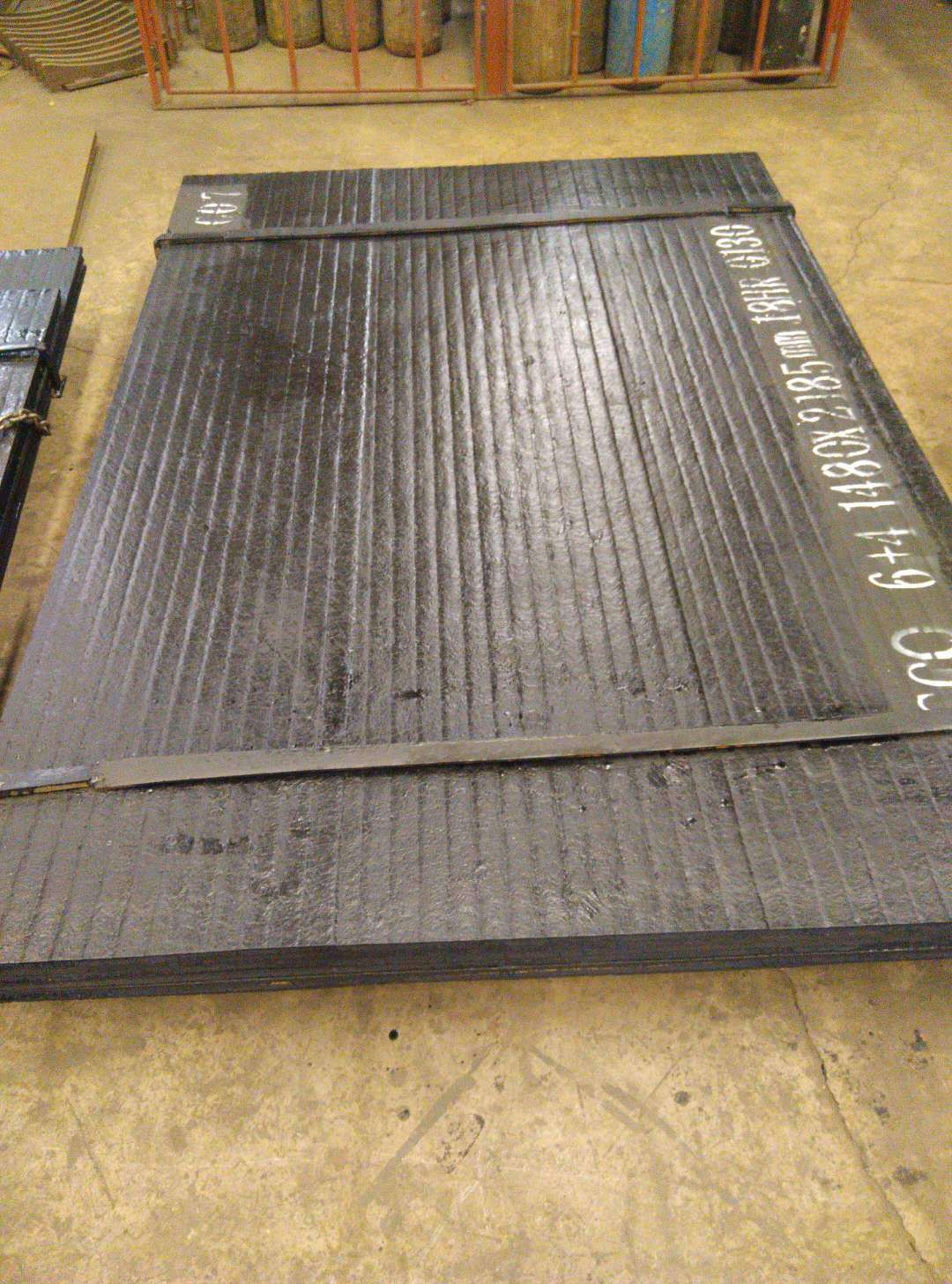 双金属堆焊复合耐磨板6 4 6 5 10 6各种规格型号复合耐磨板