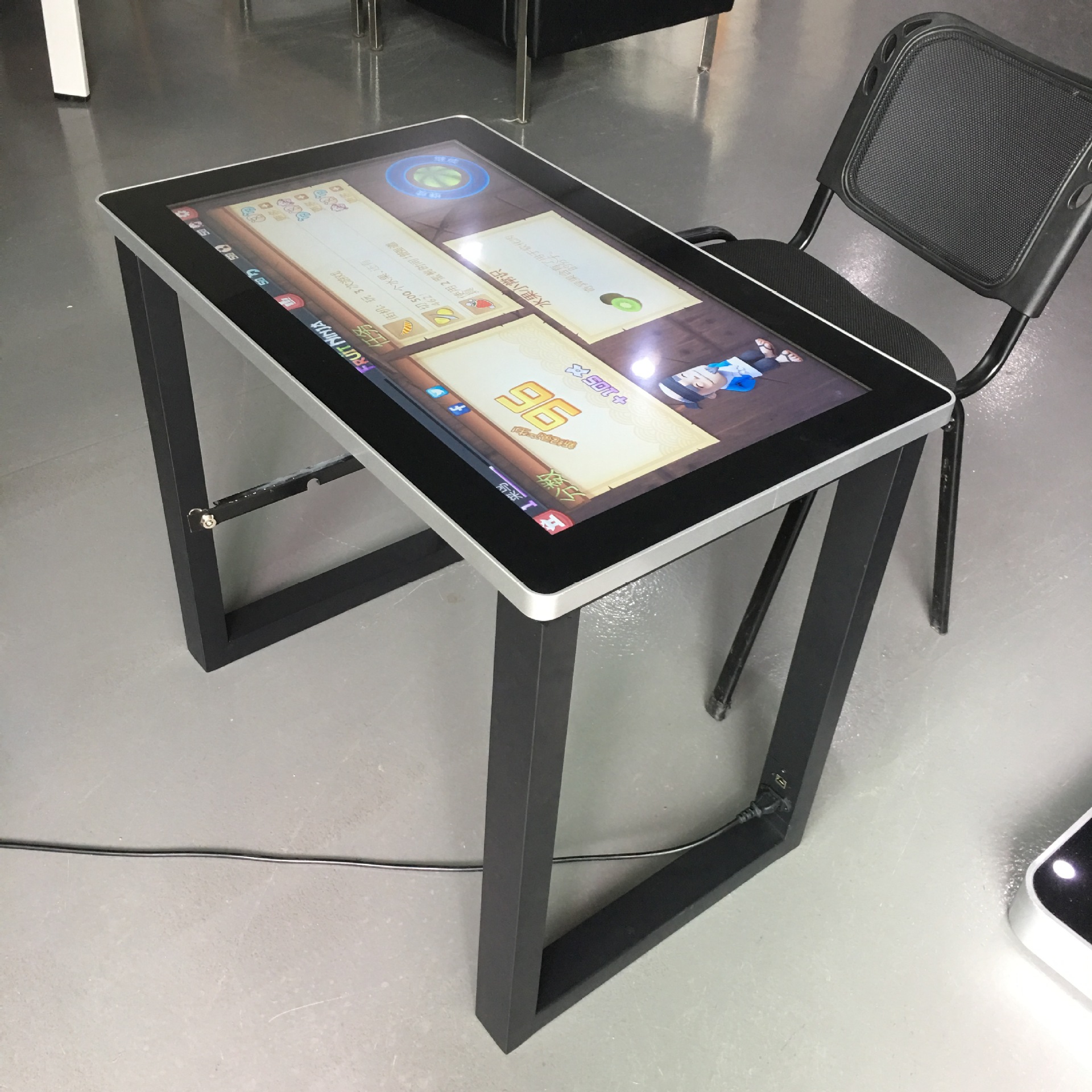 32寸电容式触摸屏智能机桌子 互动游戏幼教查询液晶终端茶几厂家