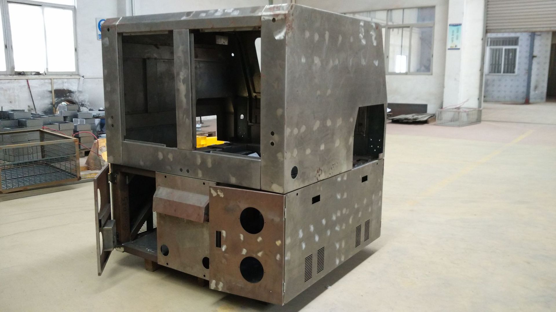 设备外壳钣金加工厂家来图定制成套机箱激光切割加工折弯焊接加工