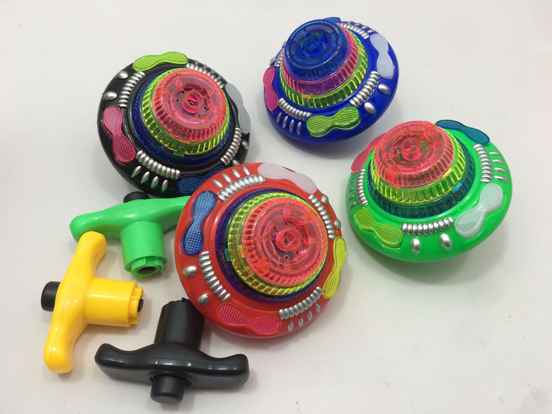 厂家直销玩具闪光音乐电动陀螺 灯光旋转飞碟发射陀螺地摊货源