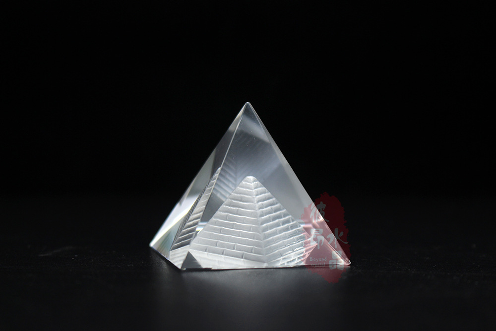 跨境专供 创意水晶金字塔k5水晶深雕压型周年庆礼品家居装饰摆件