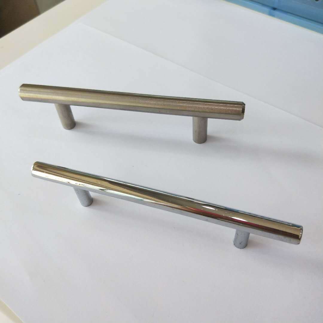 厂家直销供应各种门把手橱柜拉手抽屉小拉手等铁的t型拉手