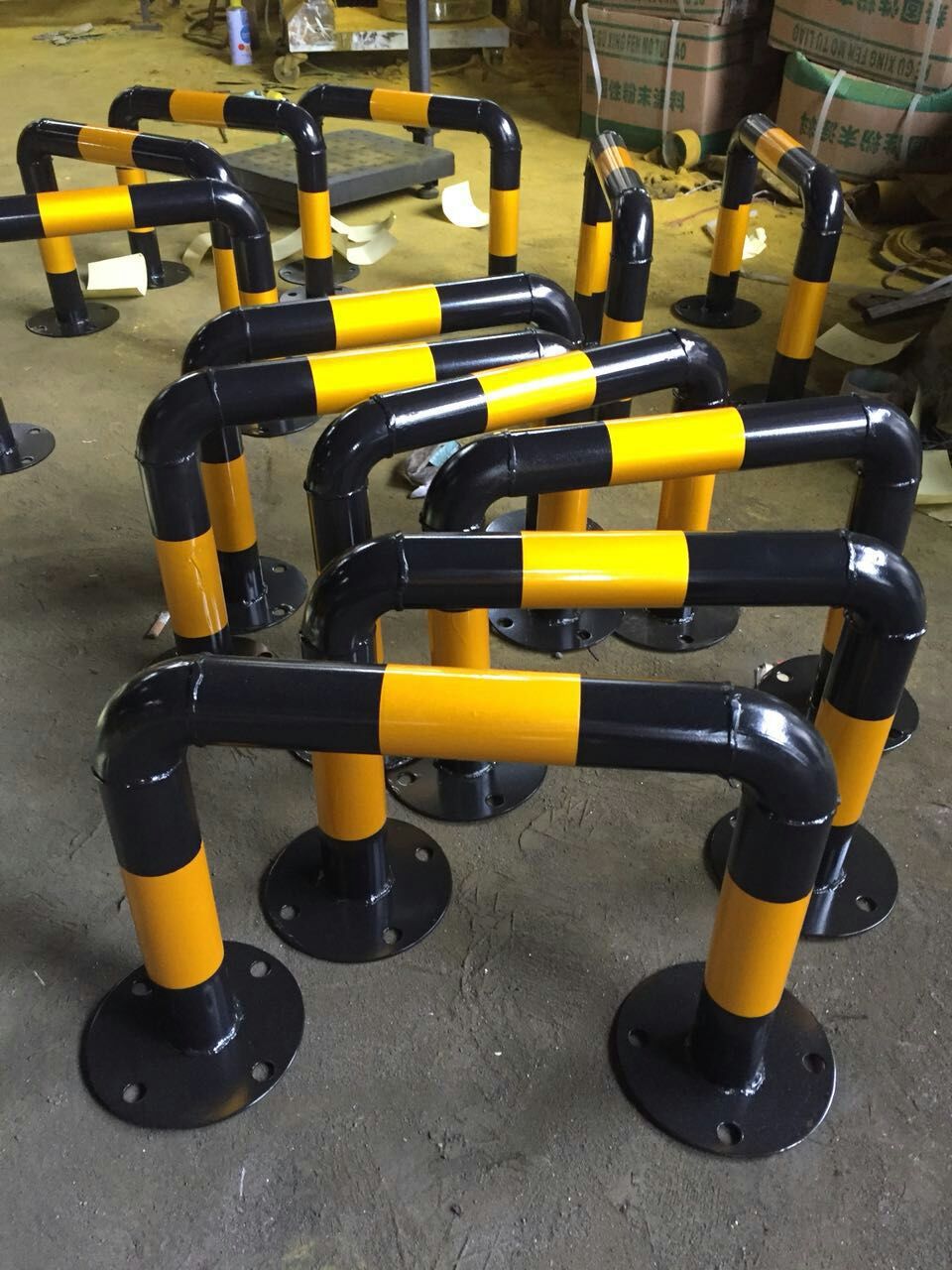 加厚钢管挡车器 u型车轮定位器 m型停车位挡车器交通设施