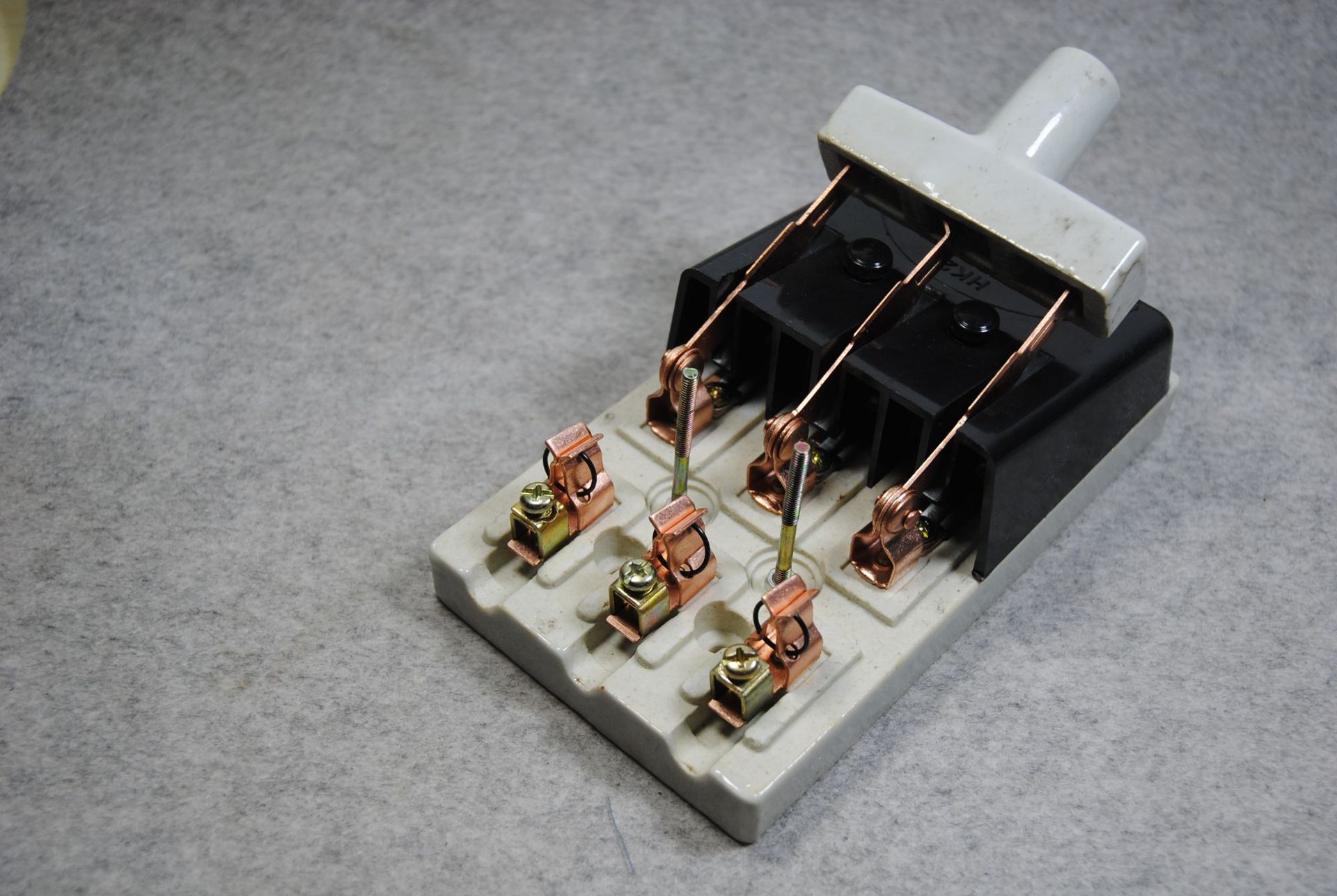 【厂家现货】kh2老式黑色闸刀瓷底3x32a半铜半铁 闸刀开关