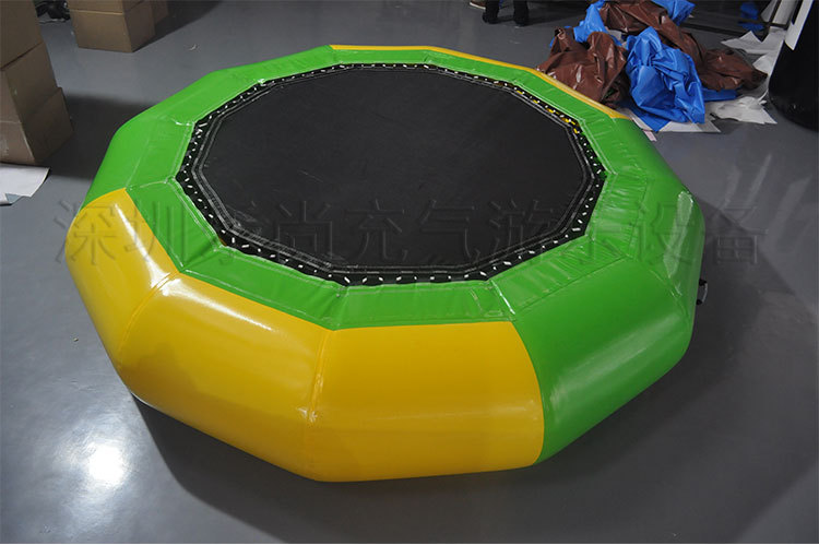充气水上蹦蹦床弹跳床儿童海洋球池玩具圆形大型移动水上乐园设备