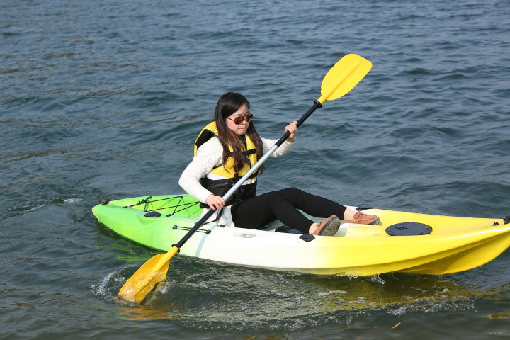 皮划艇厂家供应各类滚塑皮划艇 塑料硬艇 单人平台舟钓鱼船单人艇