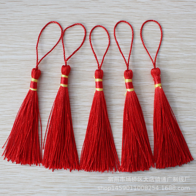 红色流苏