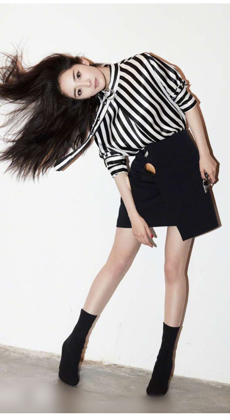 2018春夏杨幂明星同款杂志黑白条纹衬衫不规则黑色半身裙套装短裙