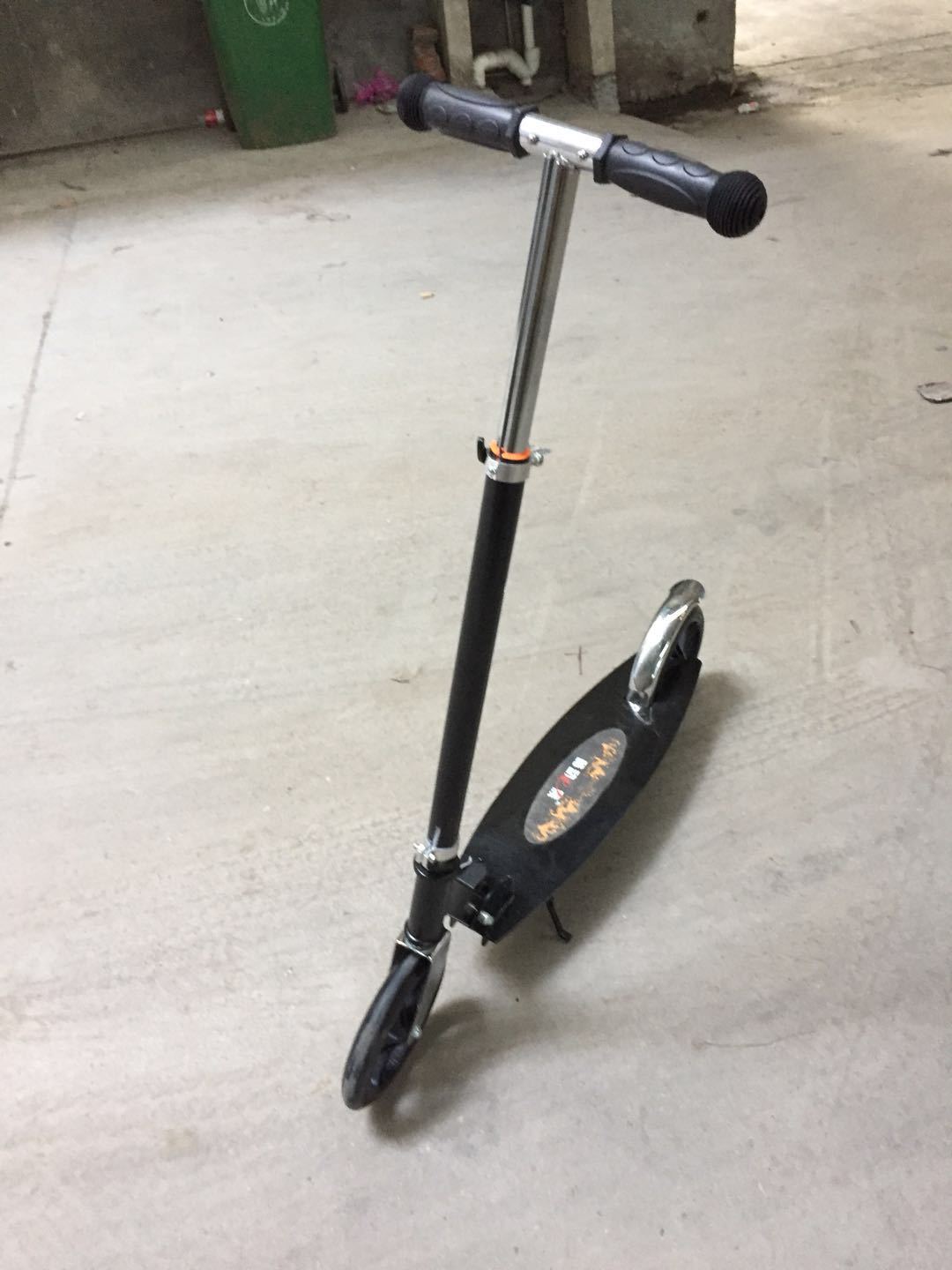 成人脚踏滑板车 二轮减震踏板车折叠代步车 折叠滑板车 pu轮