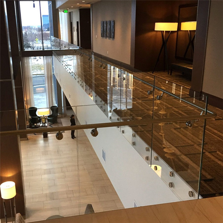 建材公司专业销售玻璃护栏 多款式多场合安装的广告钉玻璃围栏