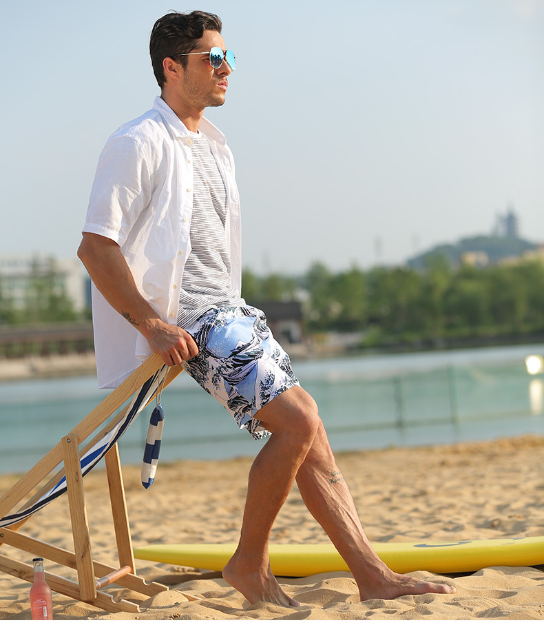 新款泰国海边度假白色沙滩裤男防水温泉时尚海浪印花四分裤泳裤潮