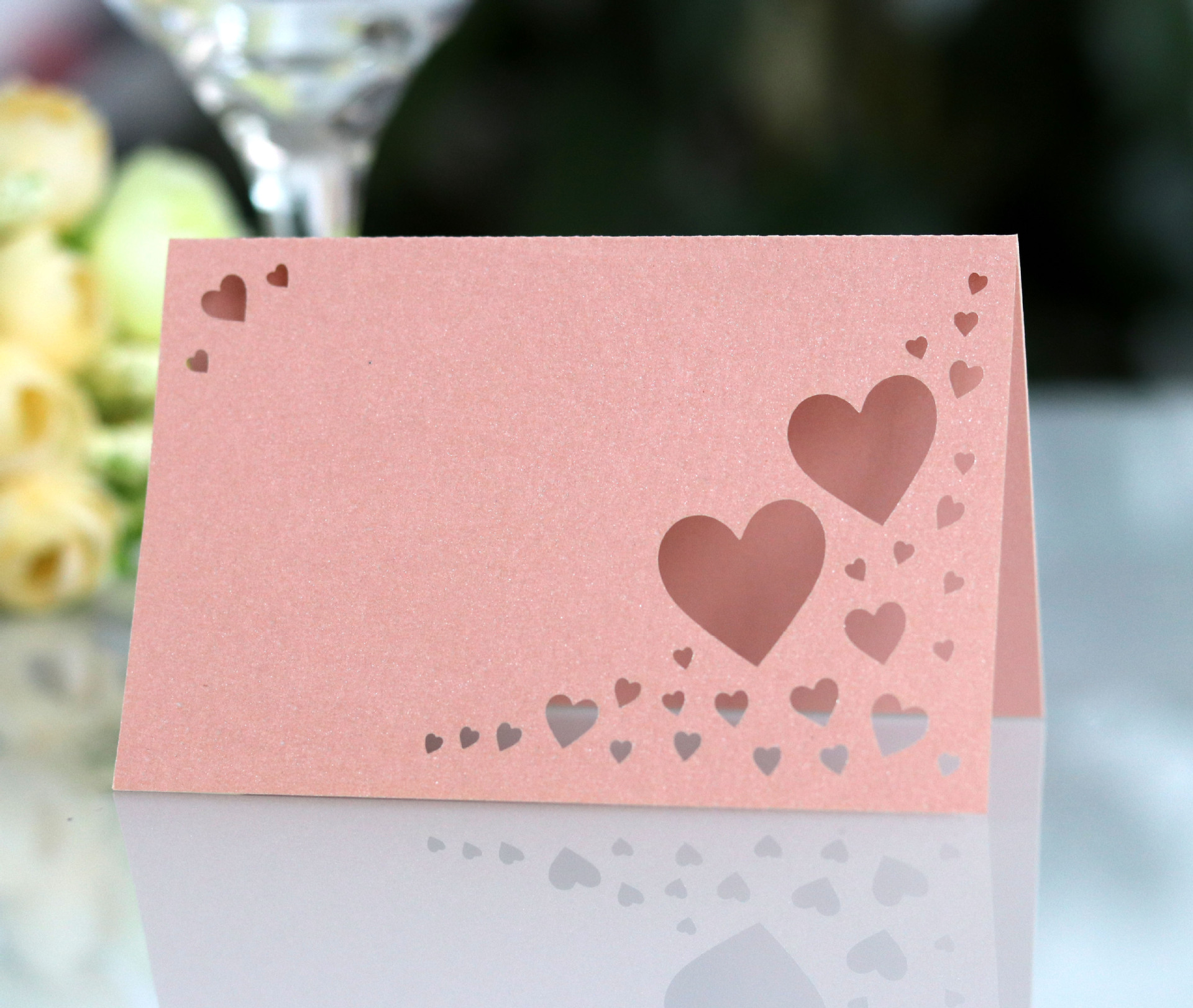 婚礼席位卡 立体镂空爱心卡片 英文姓名签到台 粉色蝴蝶桌卡批发