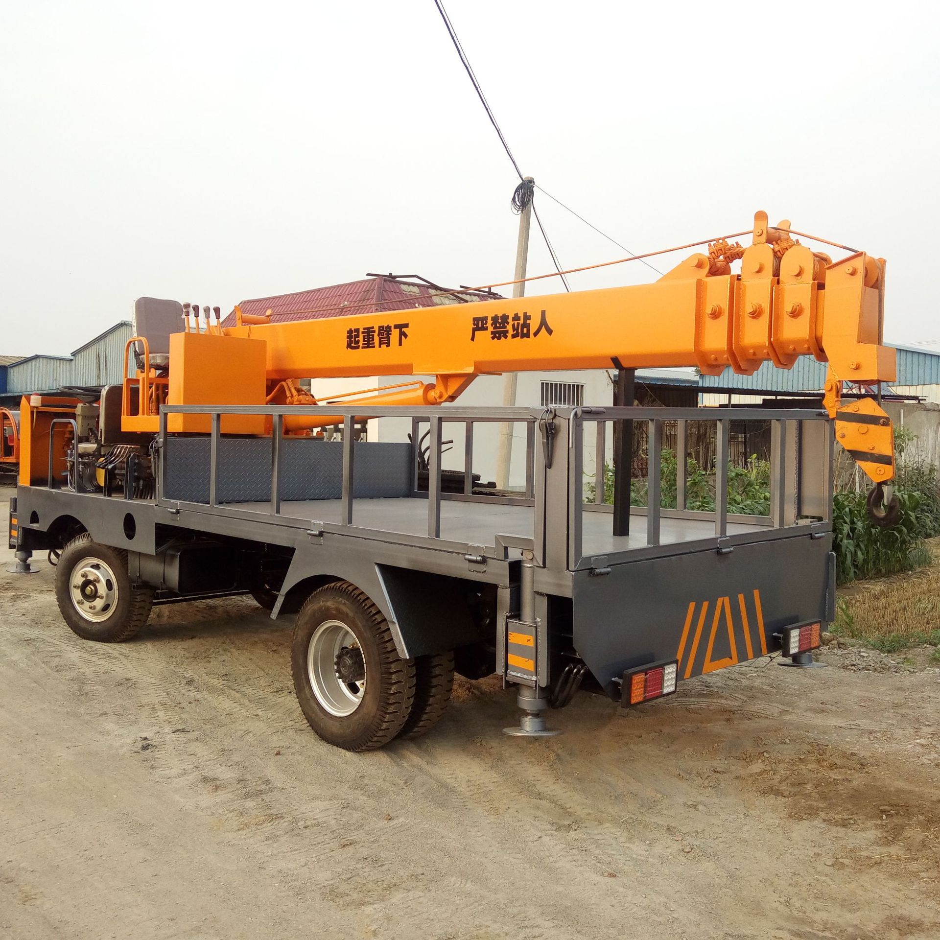 四驱随车吊 自制底盘随车吊 农用四驱平板吊运一体机