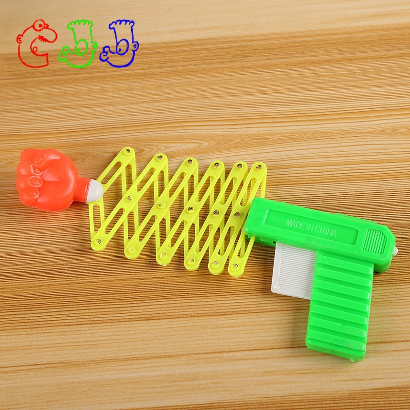 外贸跨境儿童创意弹簧枪 学生搞怪玩具伸缩拳头 厂家整蛊玩具批发