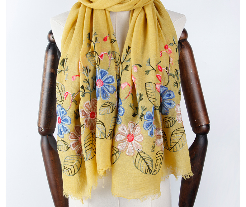 时尚新款绣花八瓣花图案气质百搭小流苏刺绣女士围巾外贸货源批发