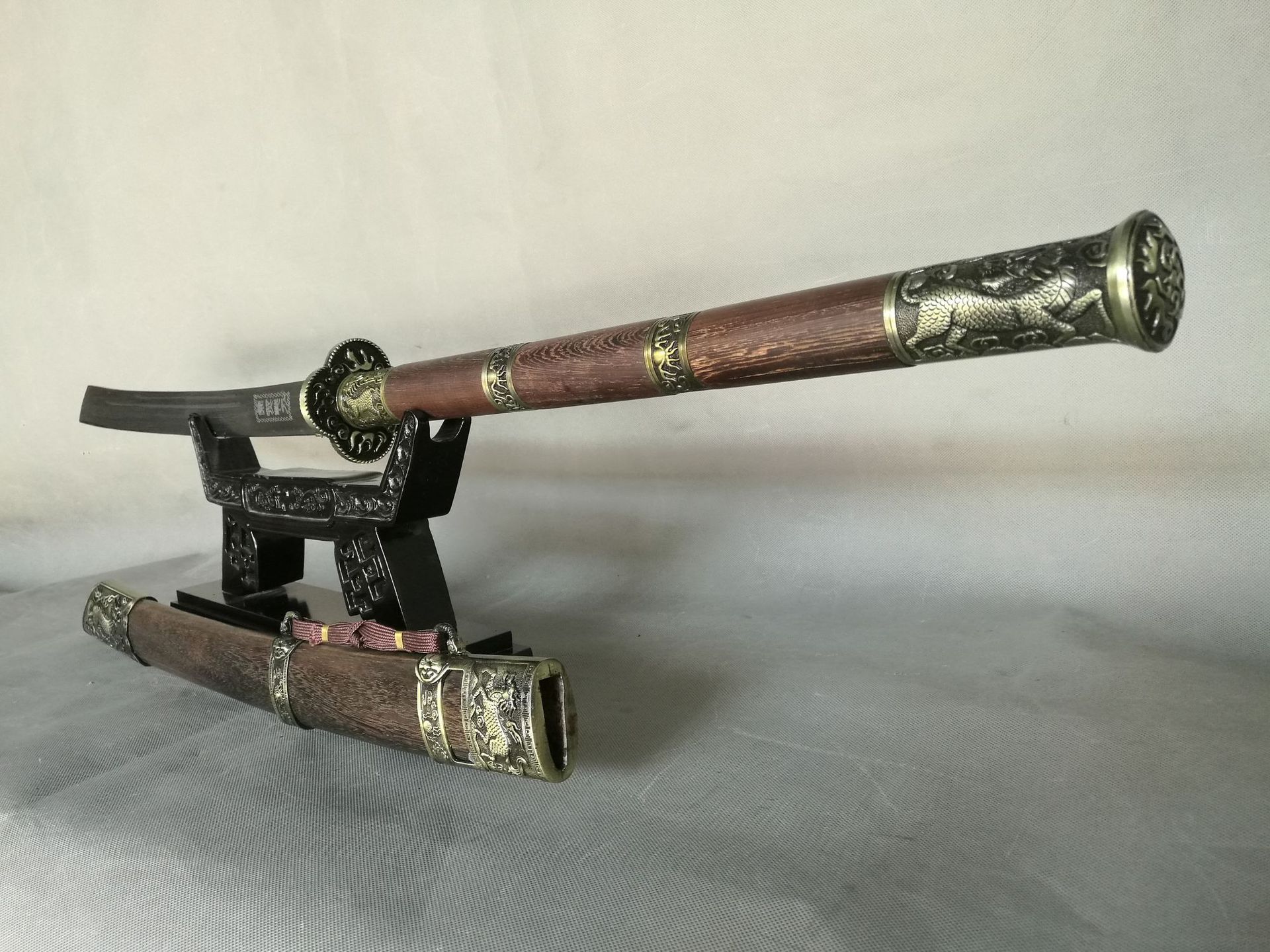 鸡翅木康熙战刀