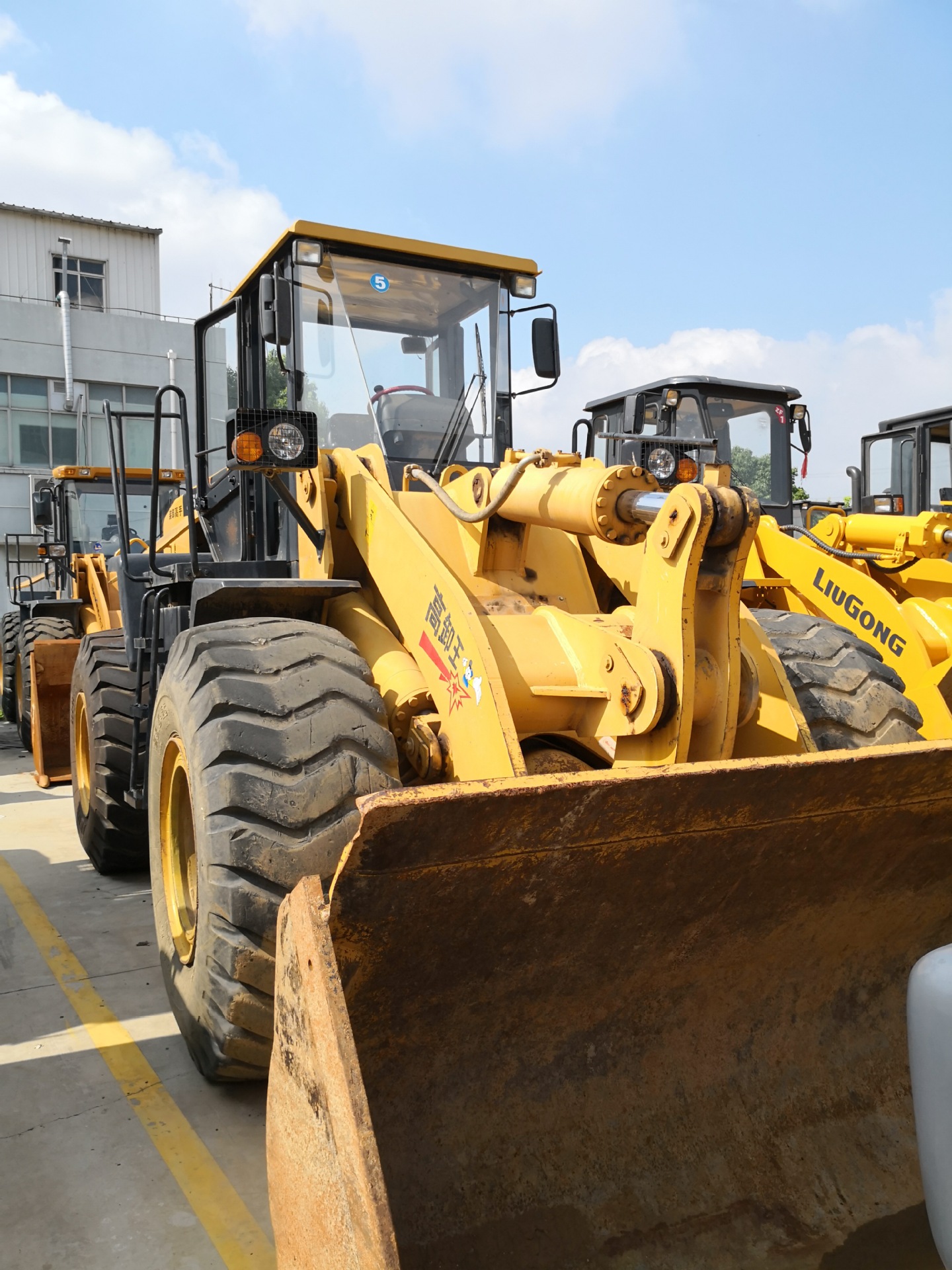 转让二手20/30/50装载机图片-夹抱,加长臂,侧翻二手装载机