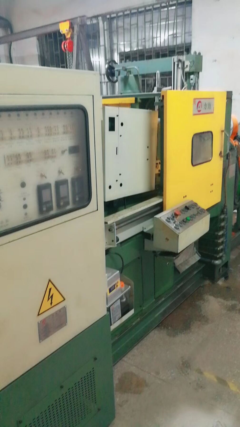 工厂优惠转让小型吨位30吨锌合金压铸机30t五金锌合金产品压铸机