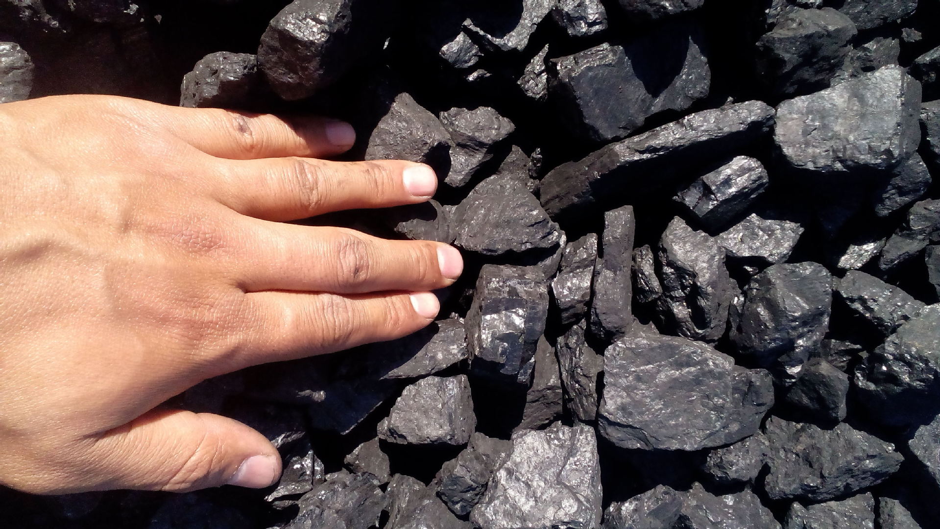 神木煤是很好的气化用煤,化工用煤和动力用煤,可制作活性炭,水煤浆等