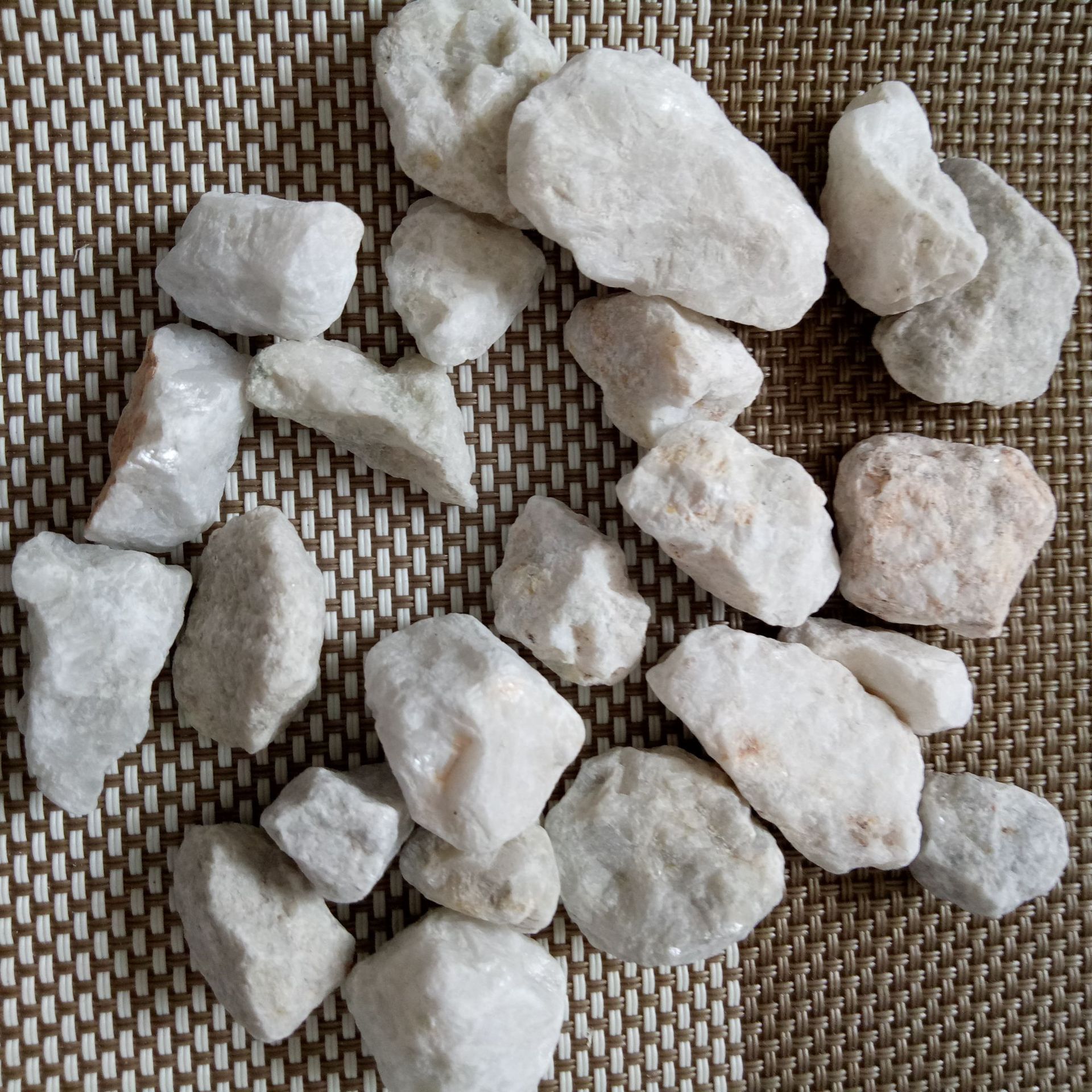 厂家销售白云石原矿 玻璃熔剂用白云石粉