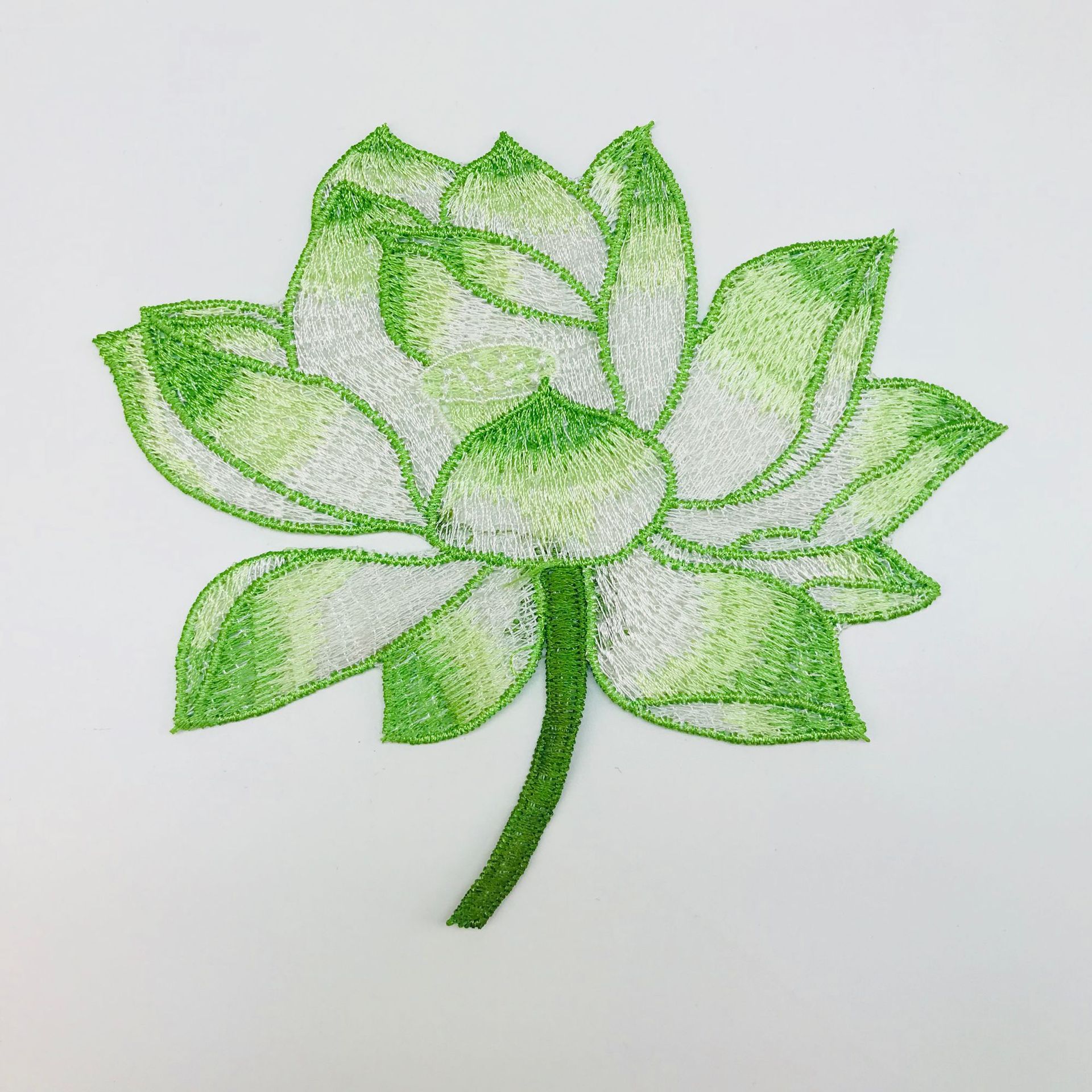 厂家直销新款刺绣 荷花水溶绣花 民族礼服大补丁 舞台演出服贴花