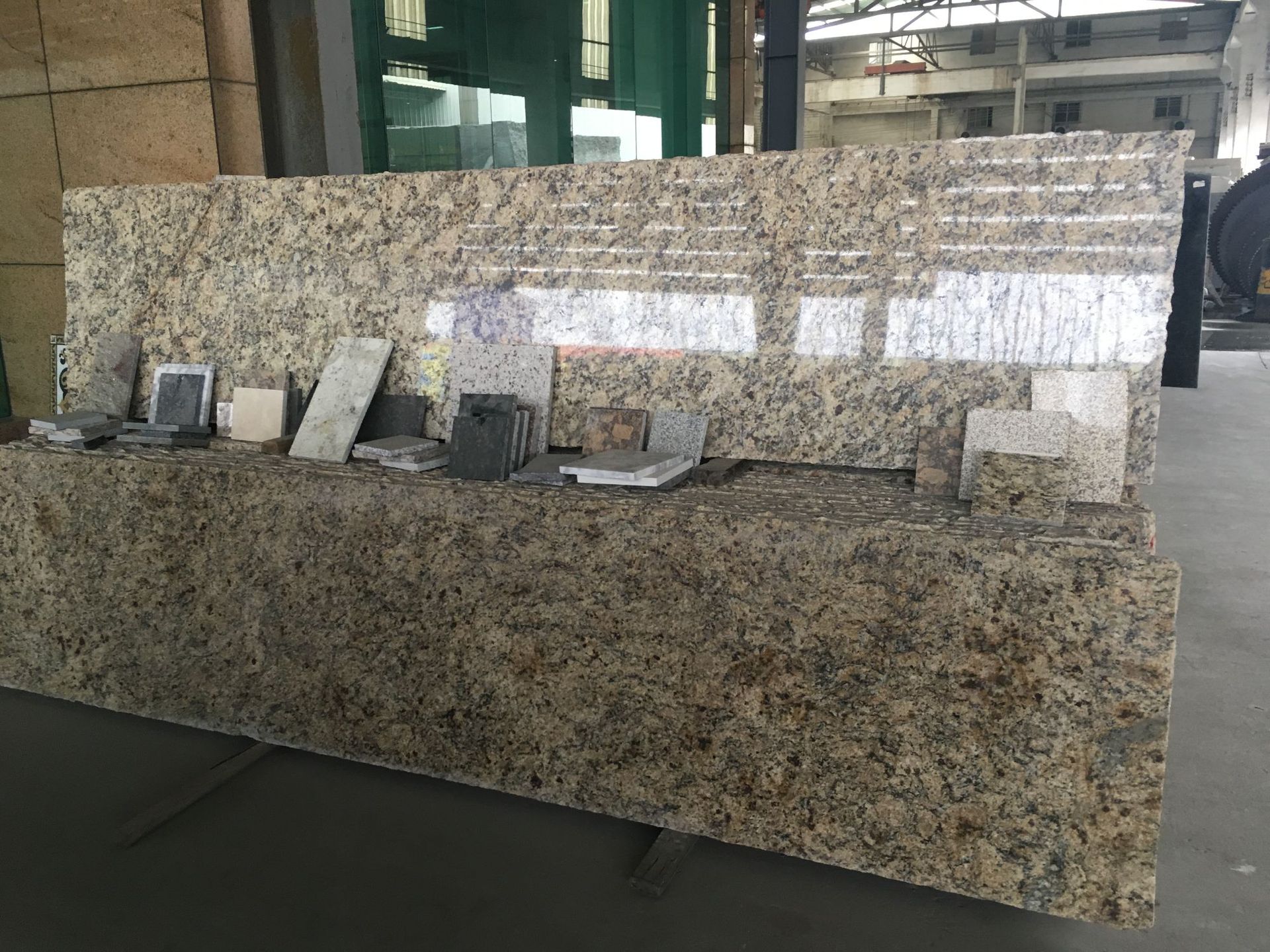 巴西黄色花岗岩维纳金麻石材加工工程别墅地板墙身出口灶台石材