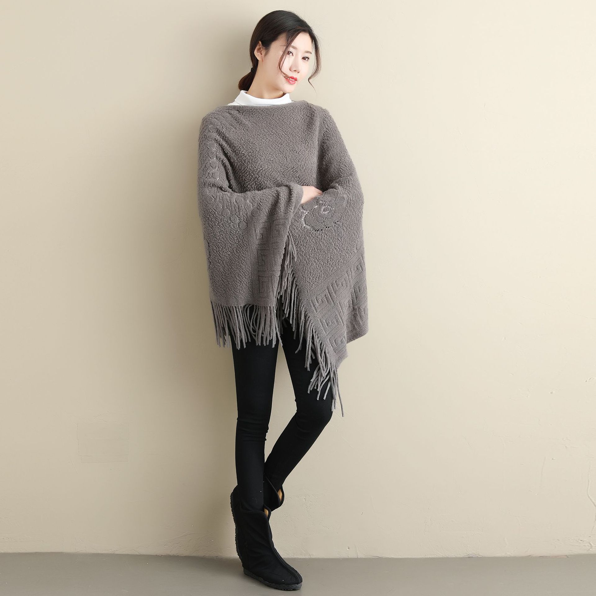 原创秋冬新款针织 毛线披肩 简约时尚纯色带袖斗篷外套披肩两用