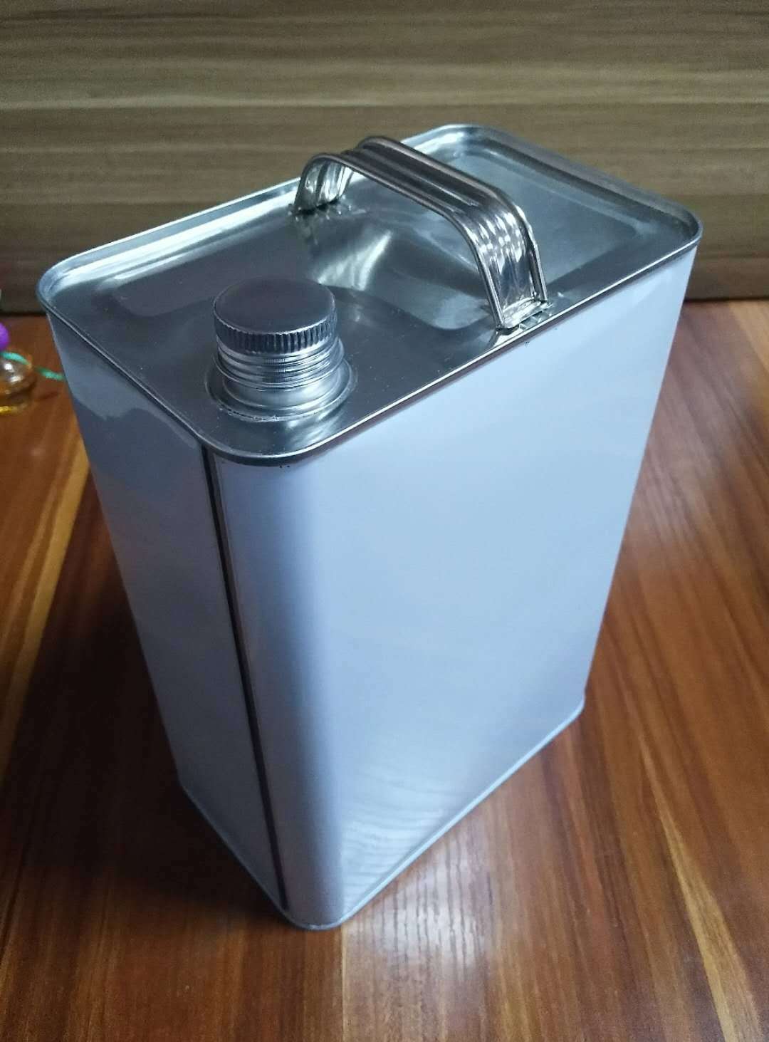 厂家直销 4l涂白方罐 小号螺丝咀铁提手 马口铁金属化工包装罐