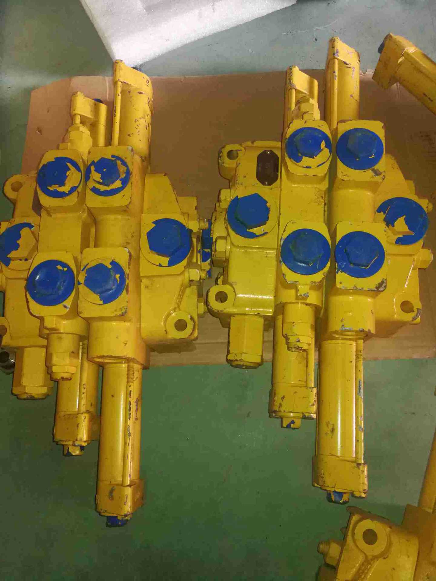 柳工装载机先导双联阀