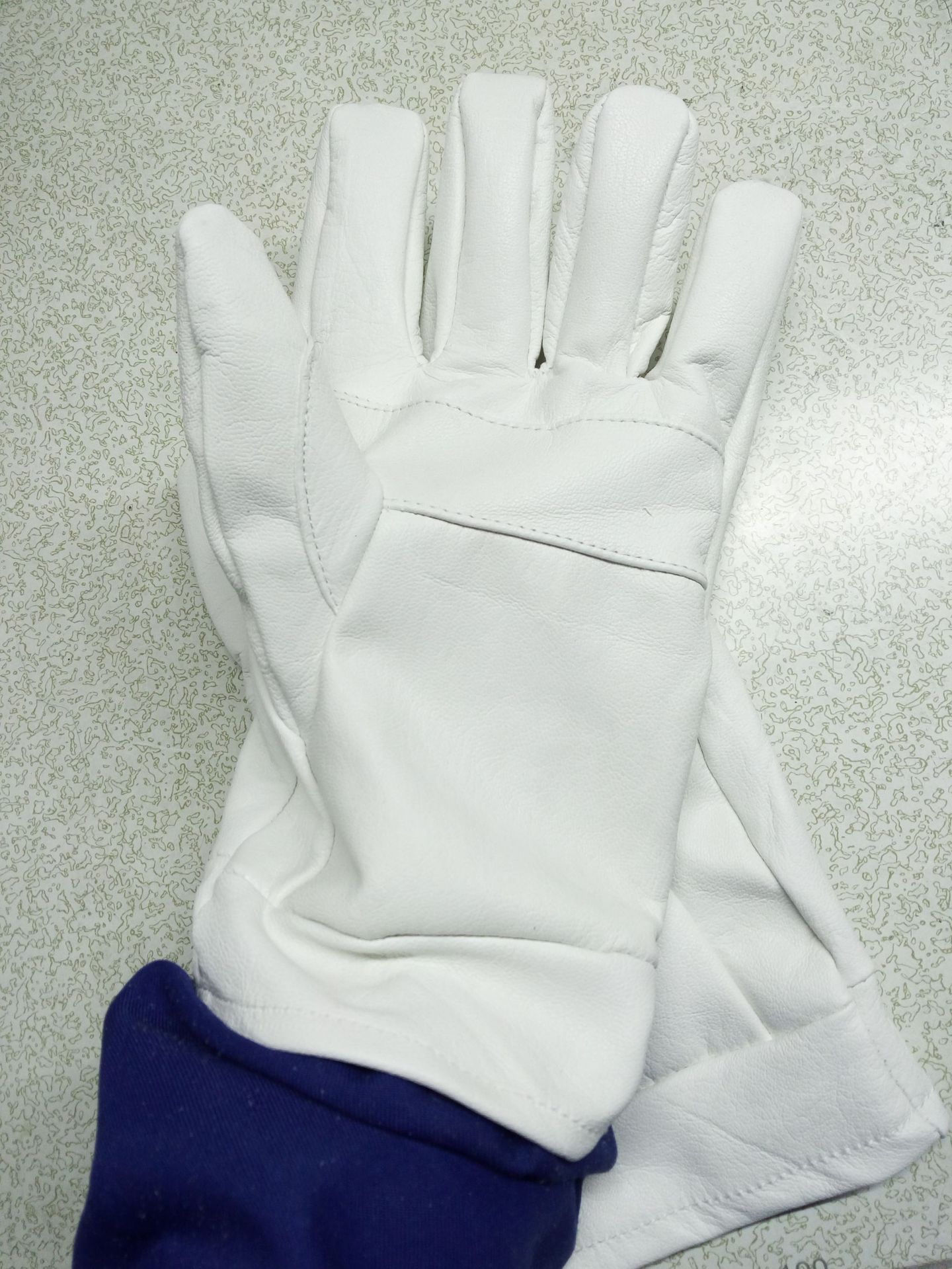 白色牛皮手套厂家定制电工防护真皮劳保手套