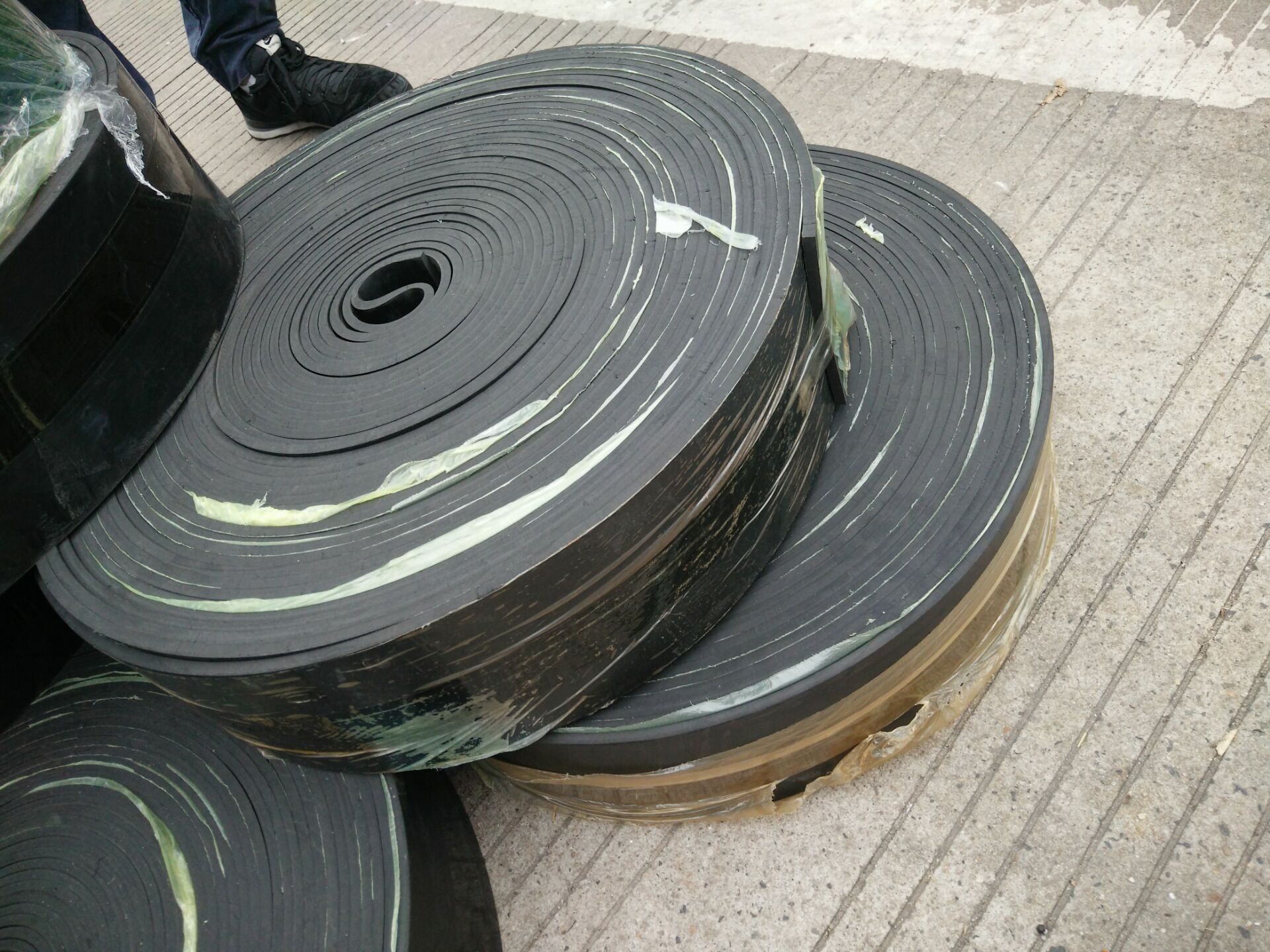 厂家直销耐磨橡胶板橡胶小板600600mm厚度1550mm绝缘垫