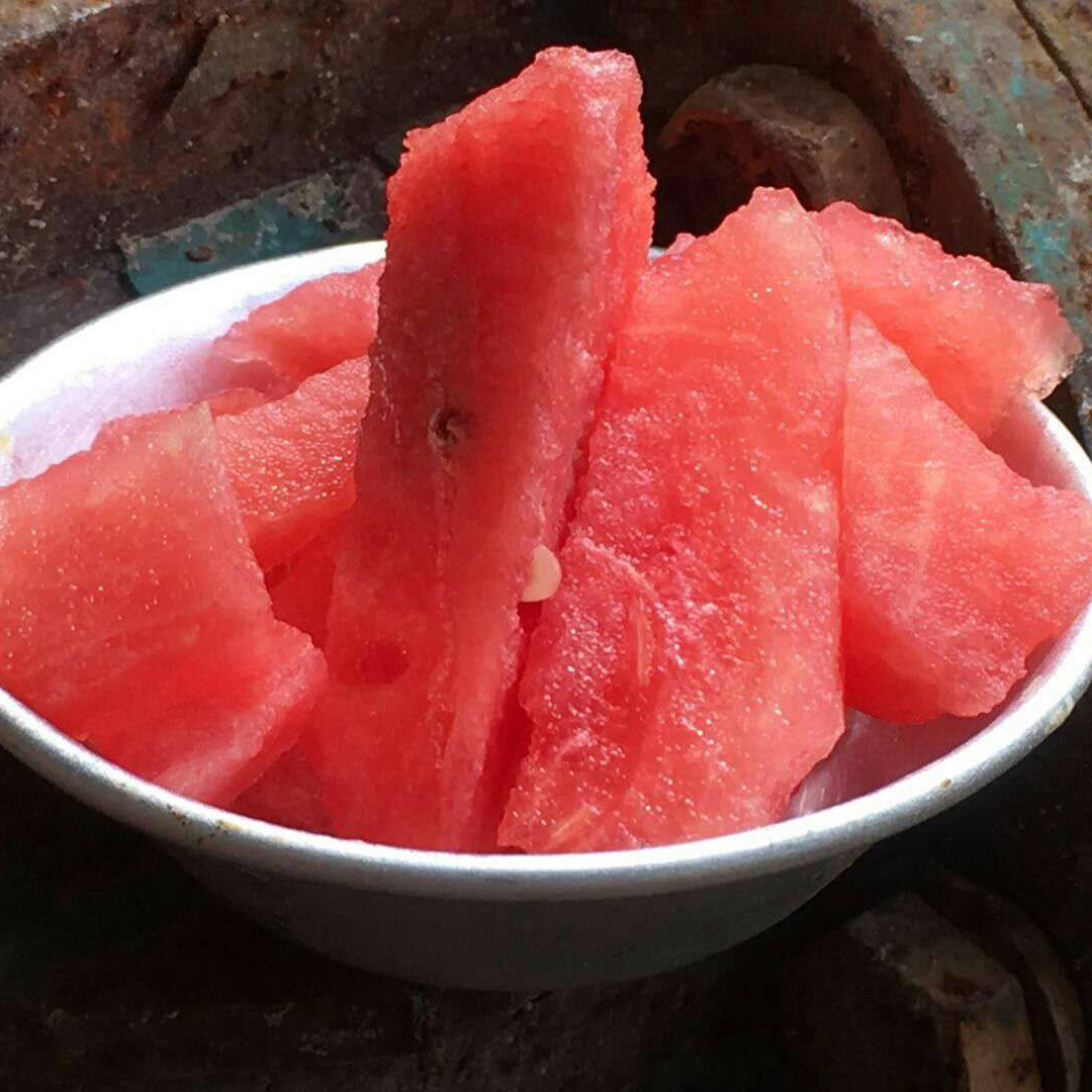 供应 黑美人西瓜 薄皮红瓤多汁爽口清甜 单个装4-5斤左右.