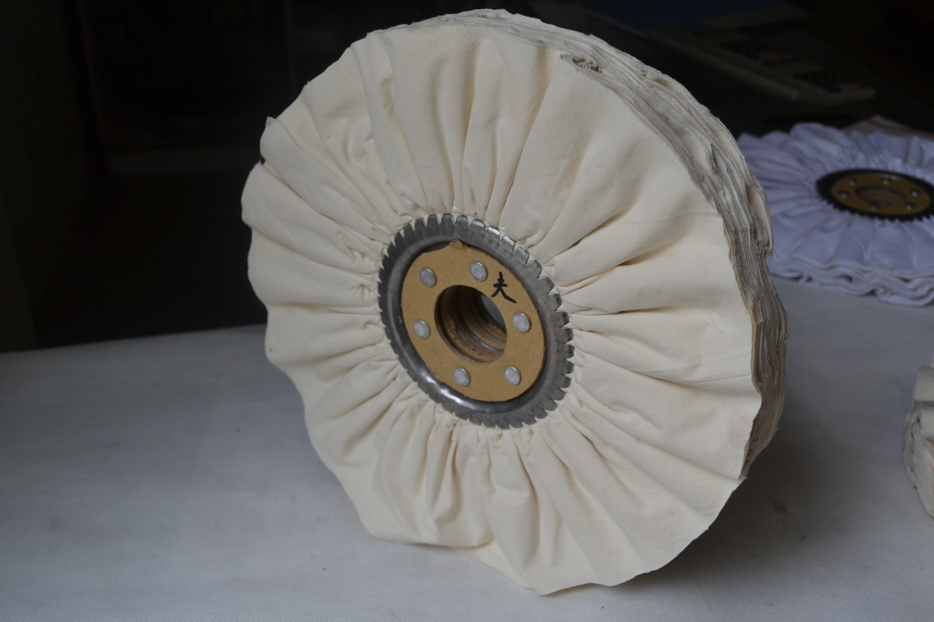 200/250/300/350/400 防羽雨布风轮 66页*16孔 金属不锈钢抛光轮