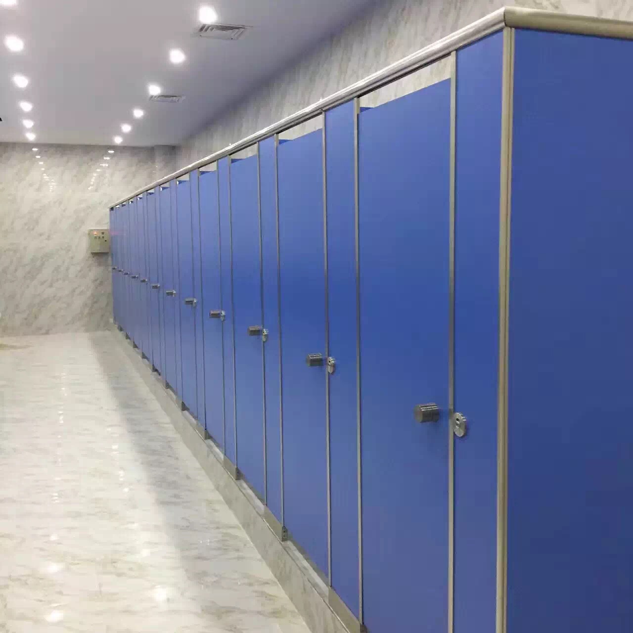 厂家直销 卫生间隔板 三聚氰胺板 公共卫生间隔断 厕所隔断隔墙板