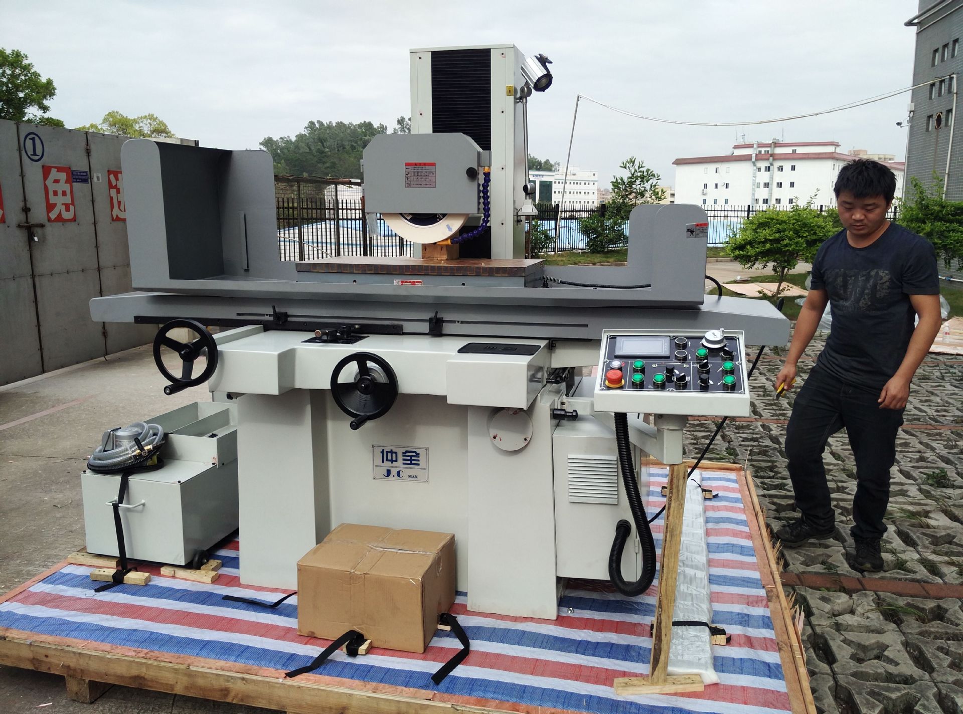 臺灣仲全精密平面磨床,杭州仲全jgs-mm7140中小型鞍座平面磨床