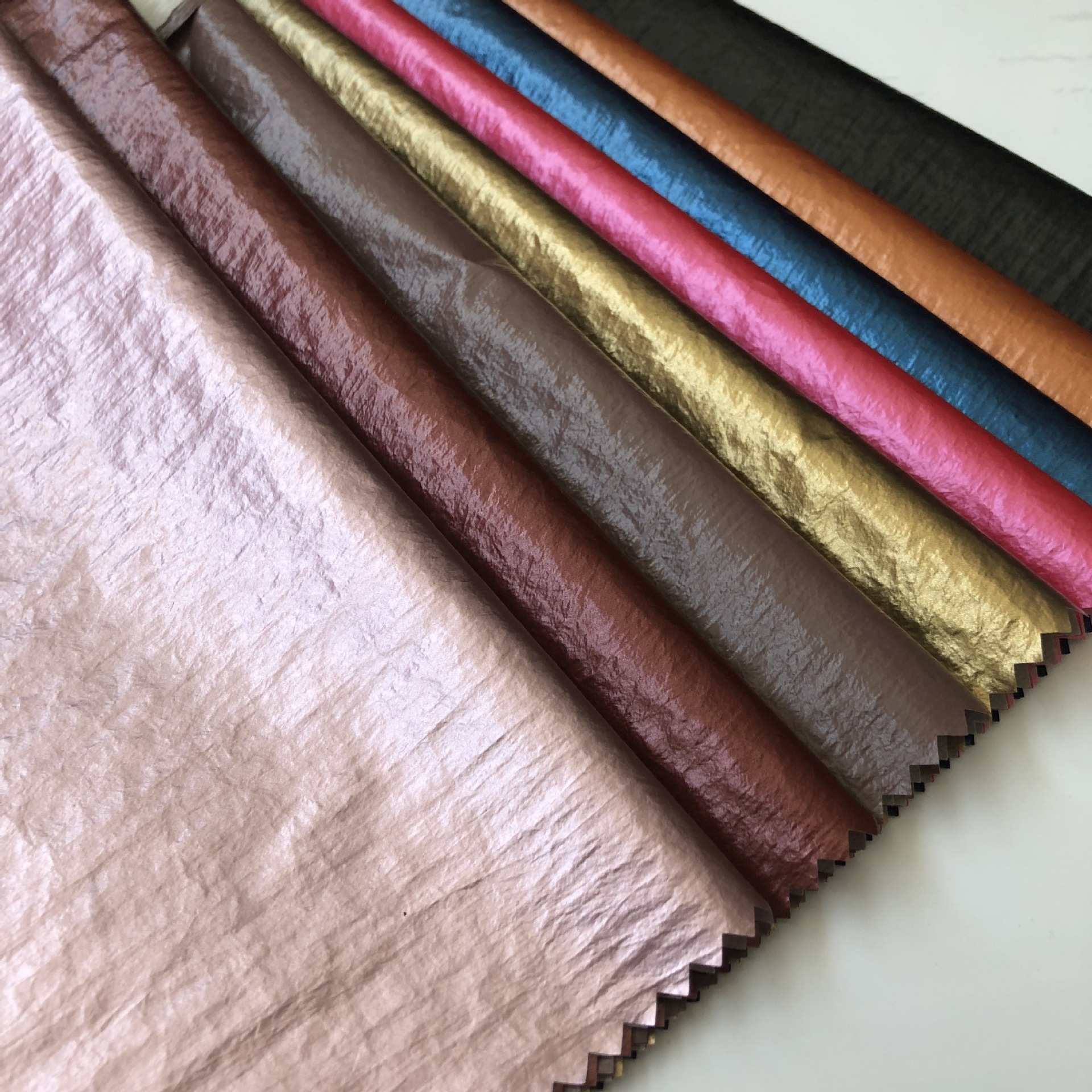 380t起皱尼丝纺涂层  pu皮膜涂层  珠光 镜面 哑光 服装箱包面料