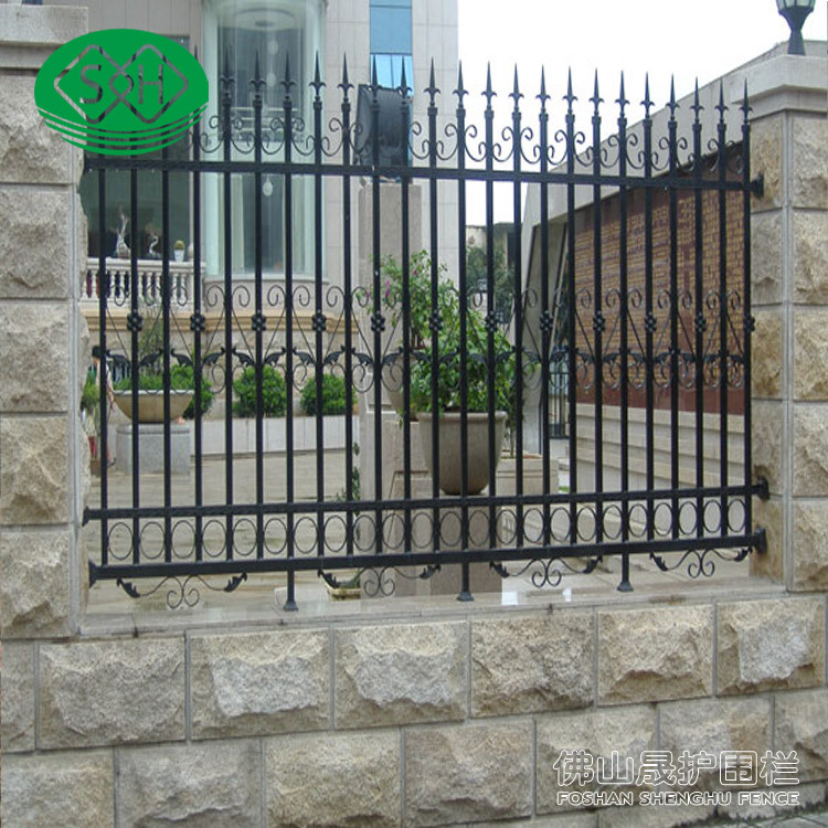 深圳别墅铁艺栅栏图片 小区围墙栏杆加高安装 三横杆锌钢护栏价格