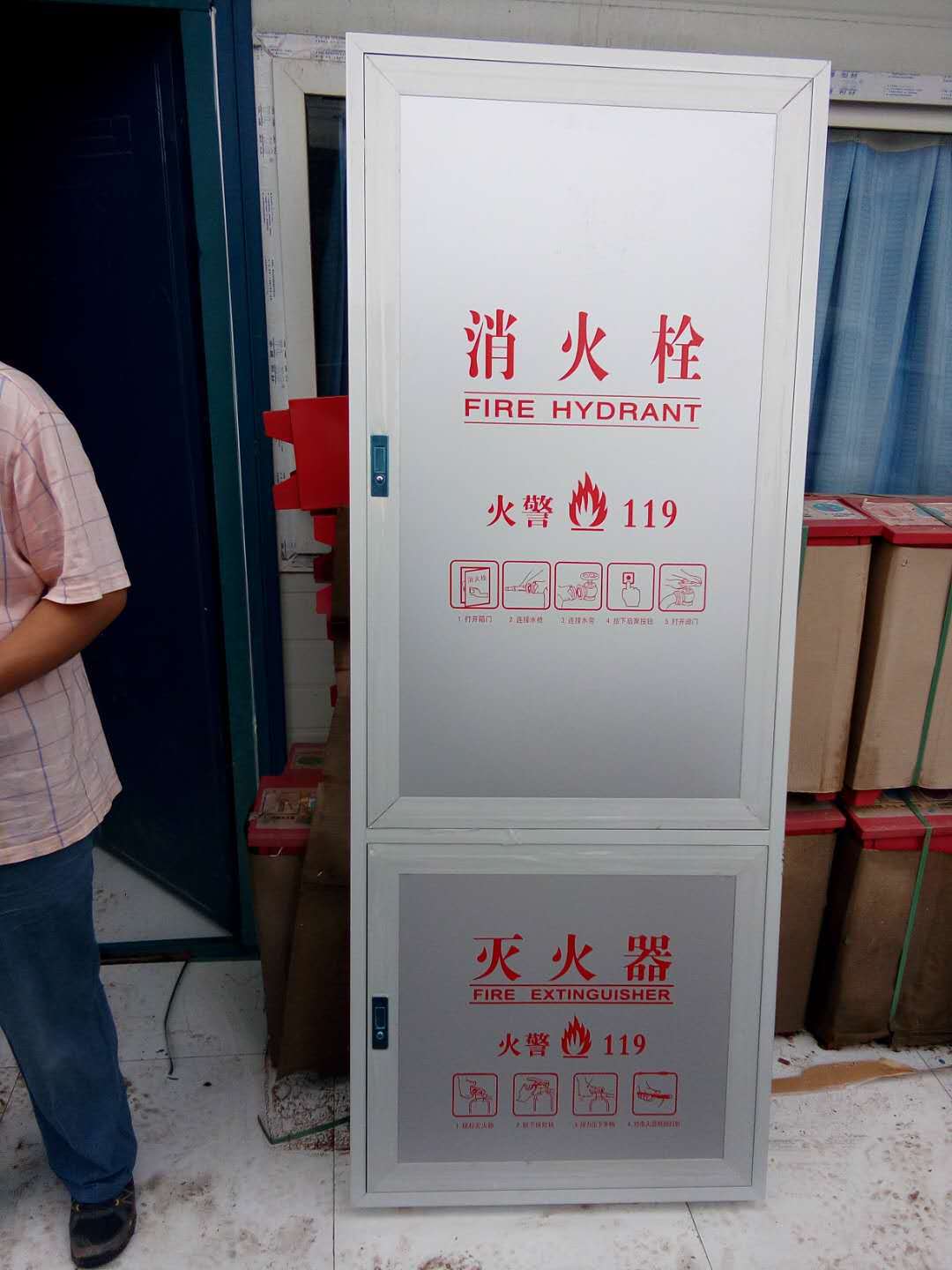 厂家批发铁门消火栓箱 铝合金门消防箱 灭火器箱消防器材尺寸定制
