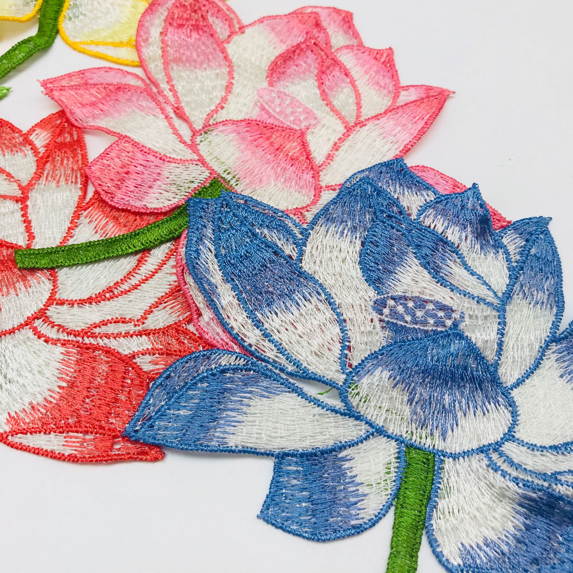 厂家直销新款刺绣 荷花水溶绣花 民族礼服大补丁 舞台演出服贴花
