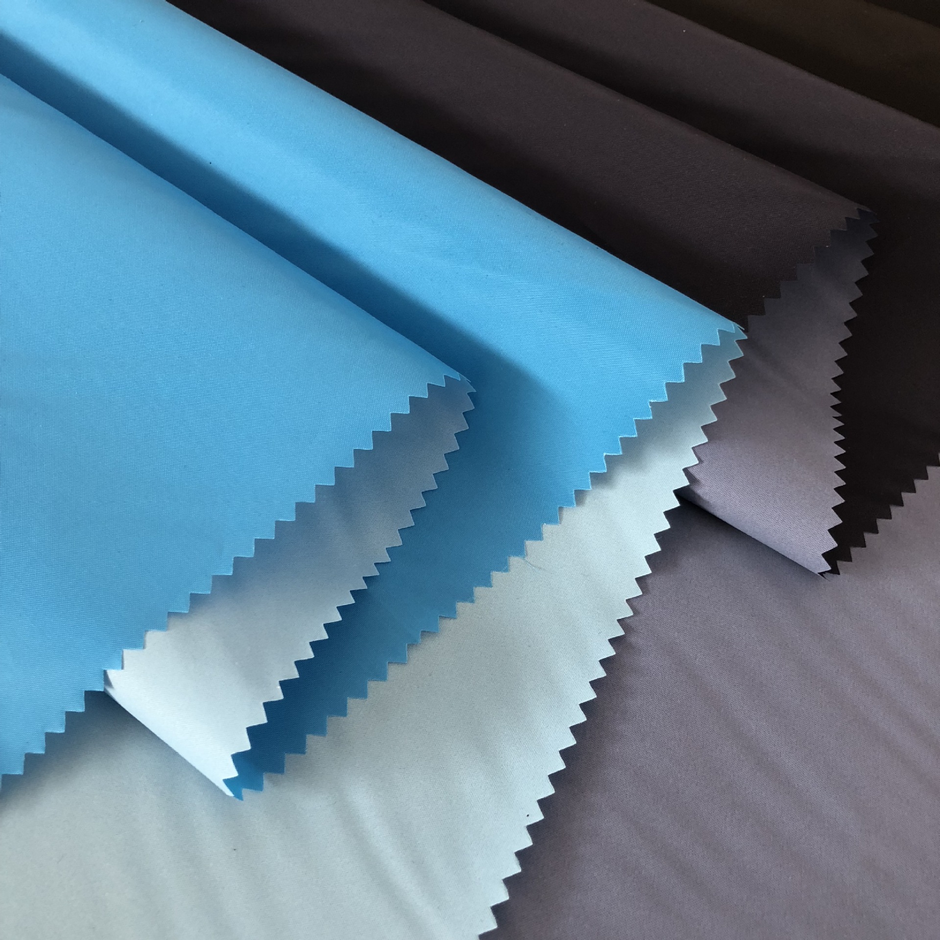 260t涤塔夫涂白防水透气透湿户外休闲面料