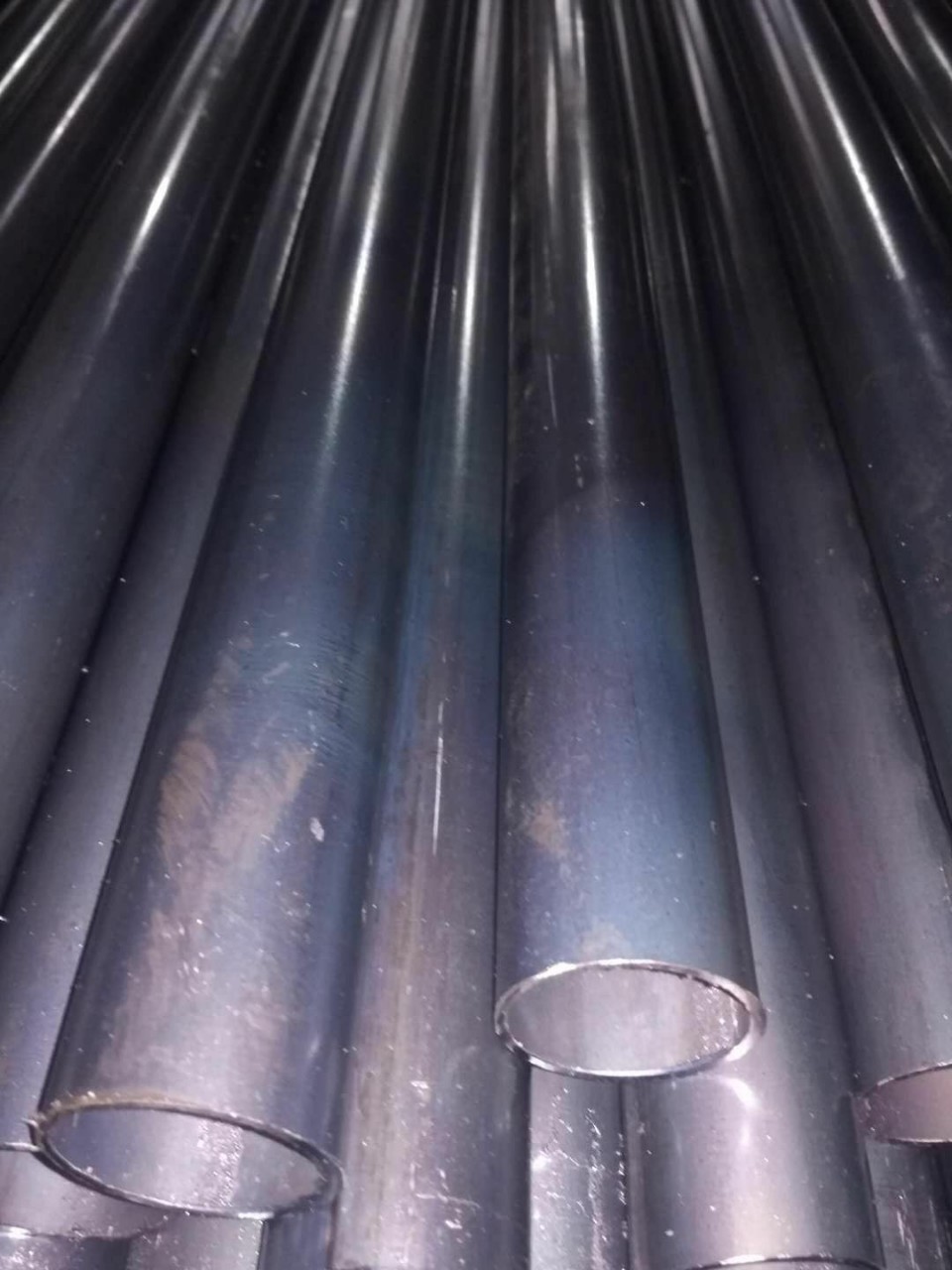 张家港光亮焊管压扁黑铁圆管喷塑钢管折弯家具管非标直缝焊管