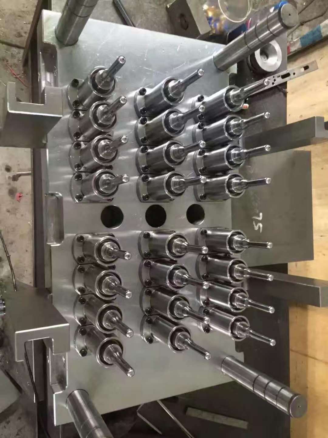 制做气封自锁大小广口管胚模具吹瓶模具注塑模具