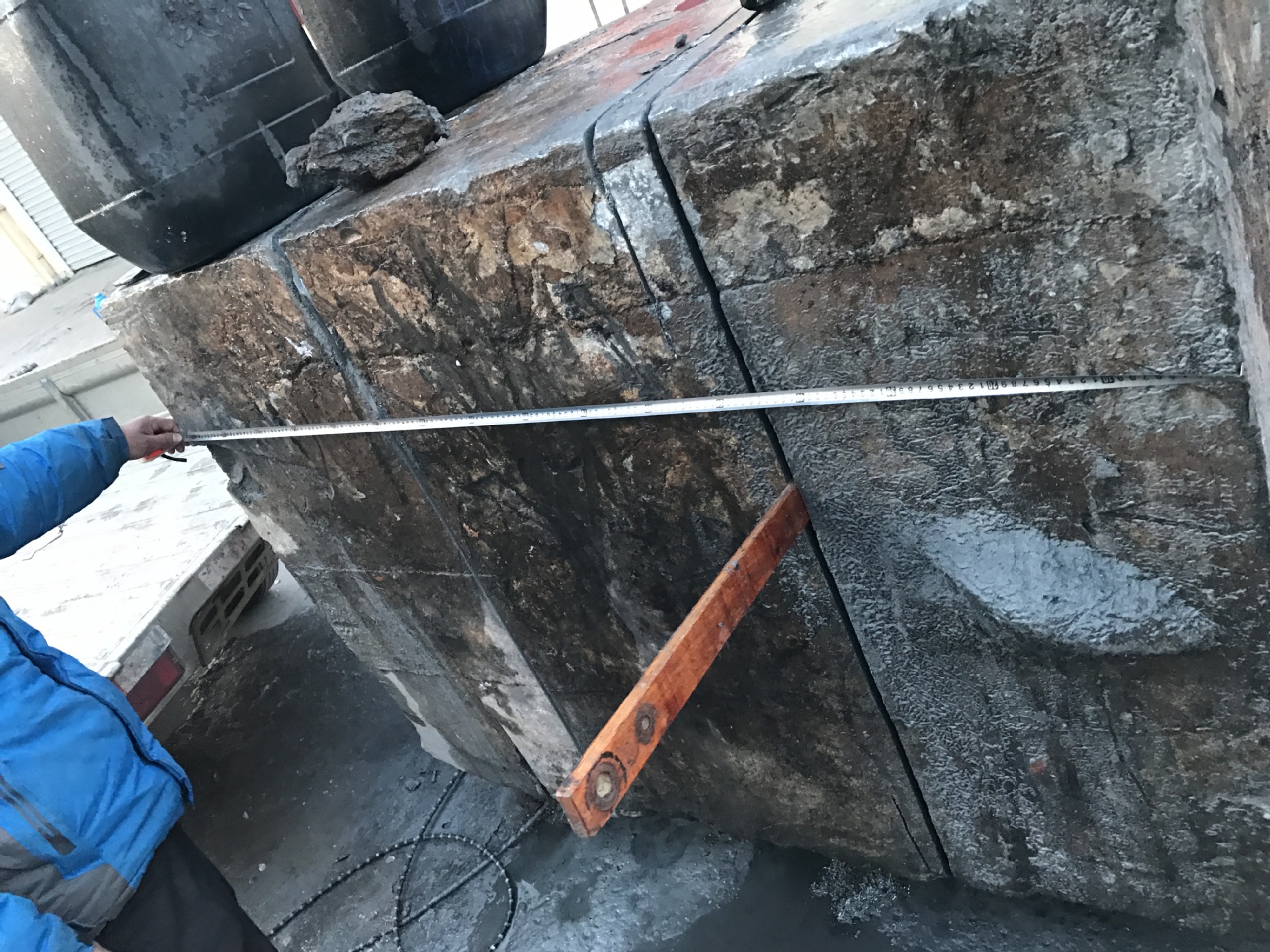 绳锯切割铸铁切生铁切割重金属绳锯机线锯遥控操作安全环保切锌块