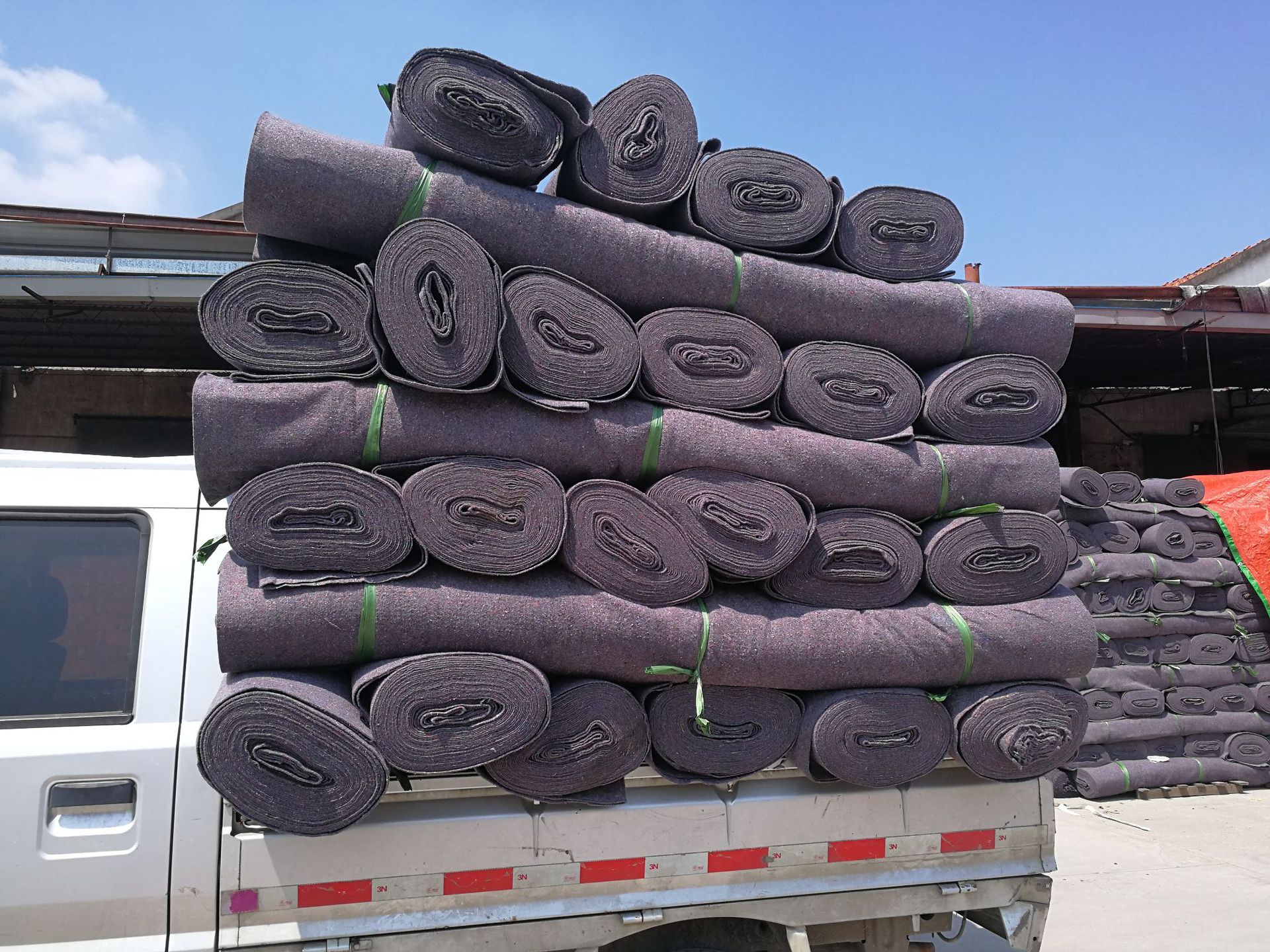 黑心棉毛毡公路保湿养护毯家具包装毯大棚养殖保温防寒毡土工布