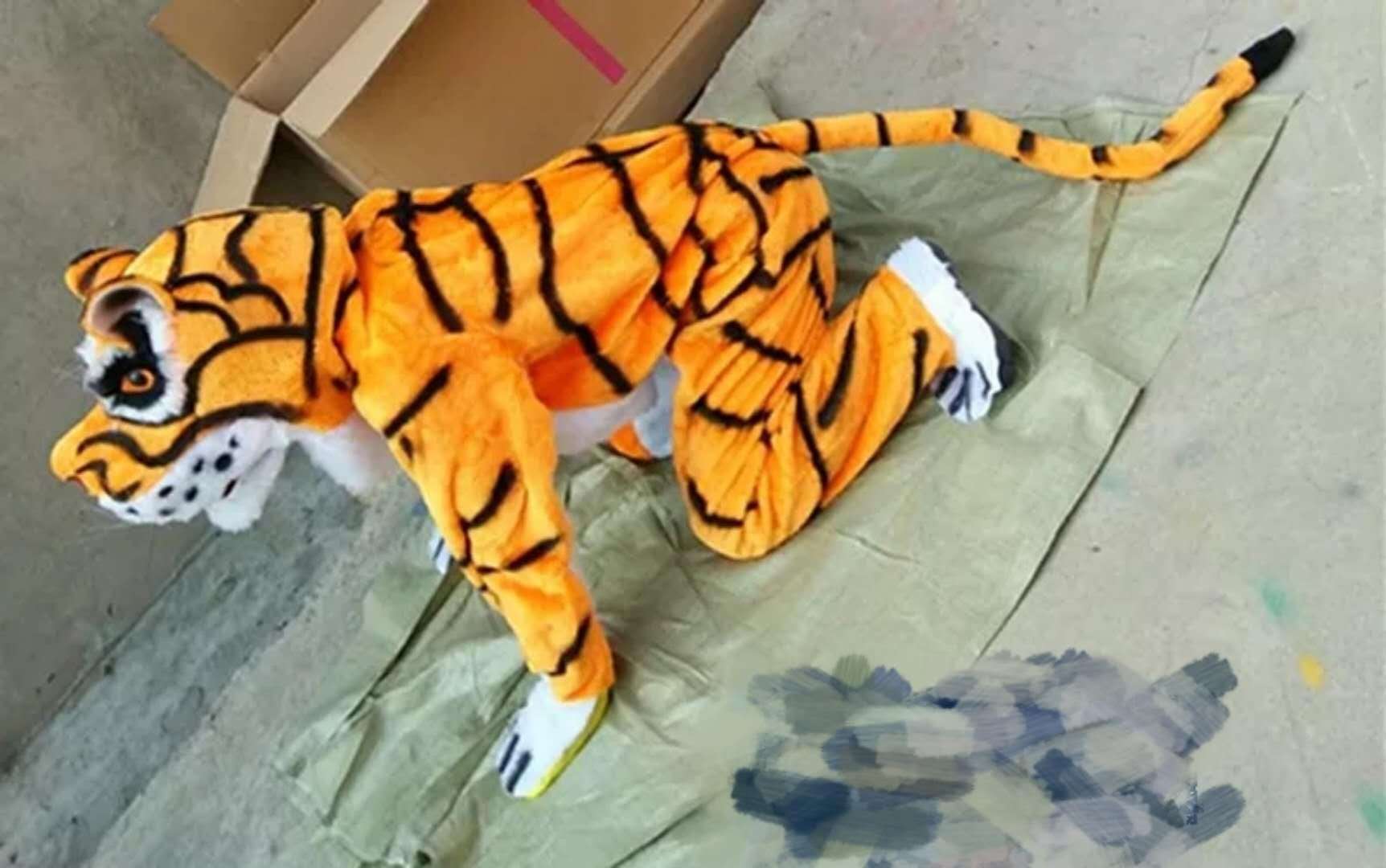 戏剧舞台演出人穿十二生肖动物大老虎服装双单人表演社火道具