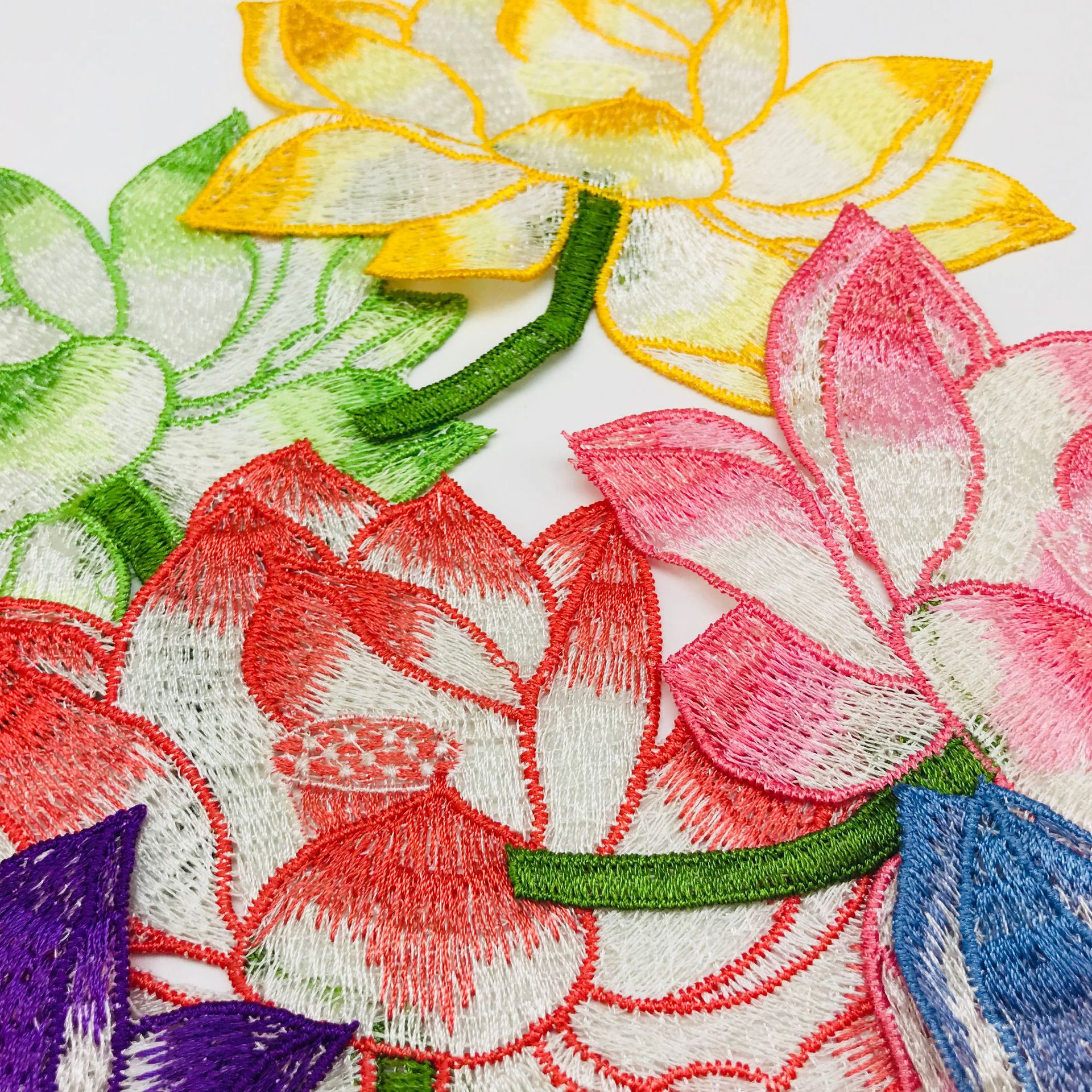 厂家直销新款刺绣 荷花水溶绣花 民族礼服大补丁 舞台演出服贴花