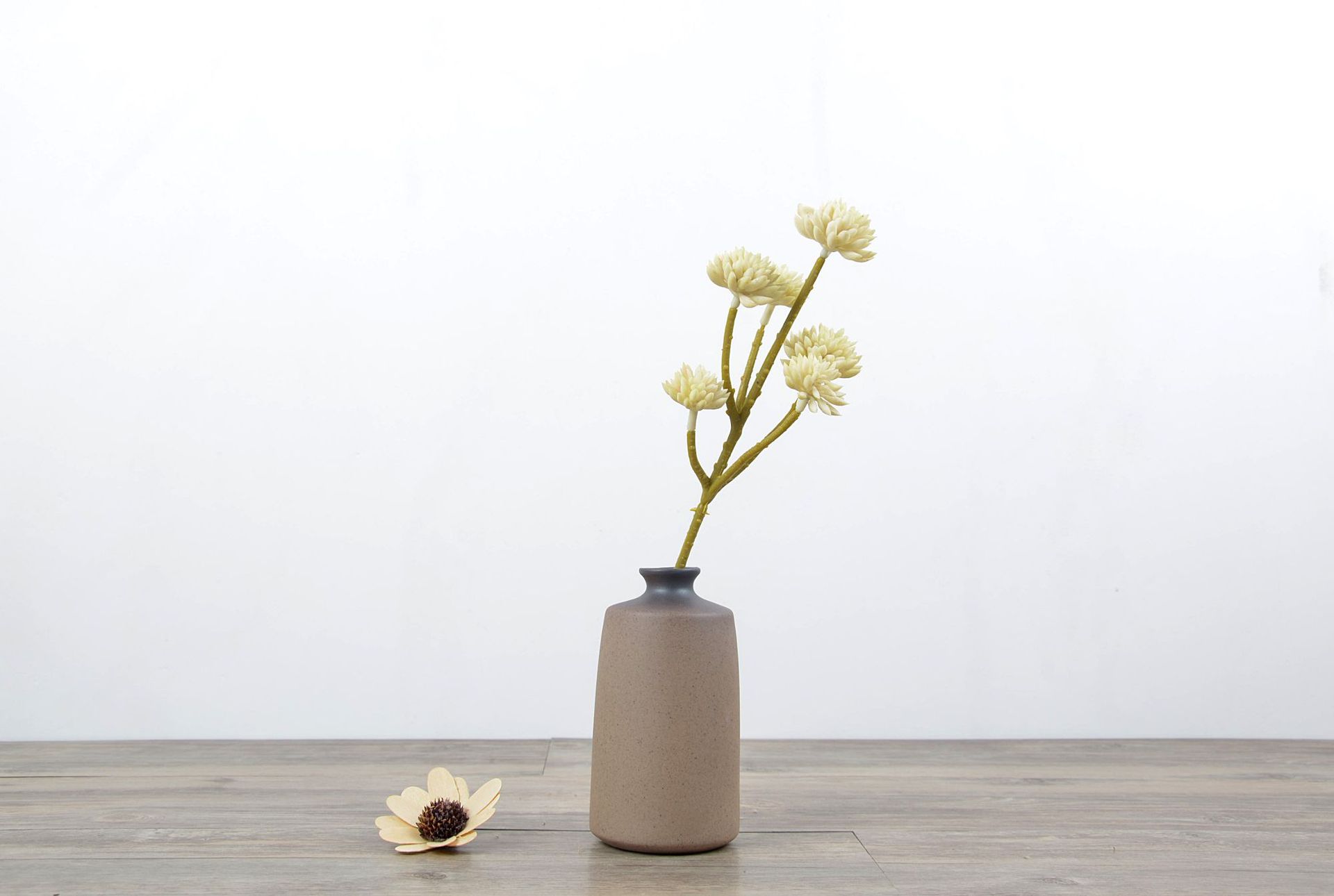 现代简约陶瓷插花花瓶欧式创意客厅白色干花器北欧家居装饰品摆件