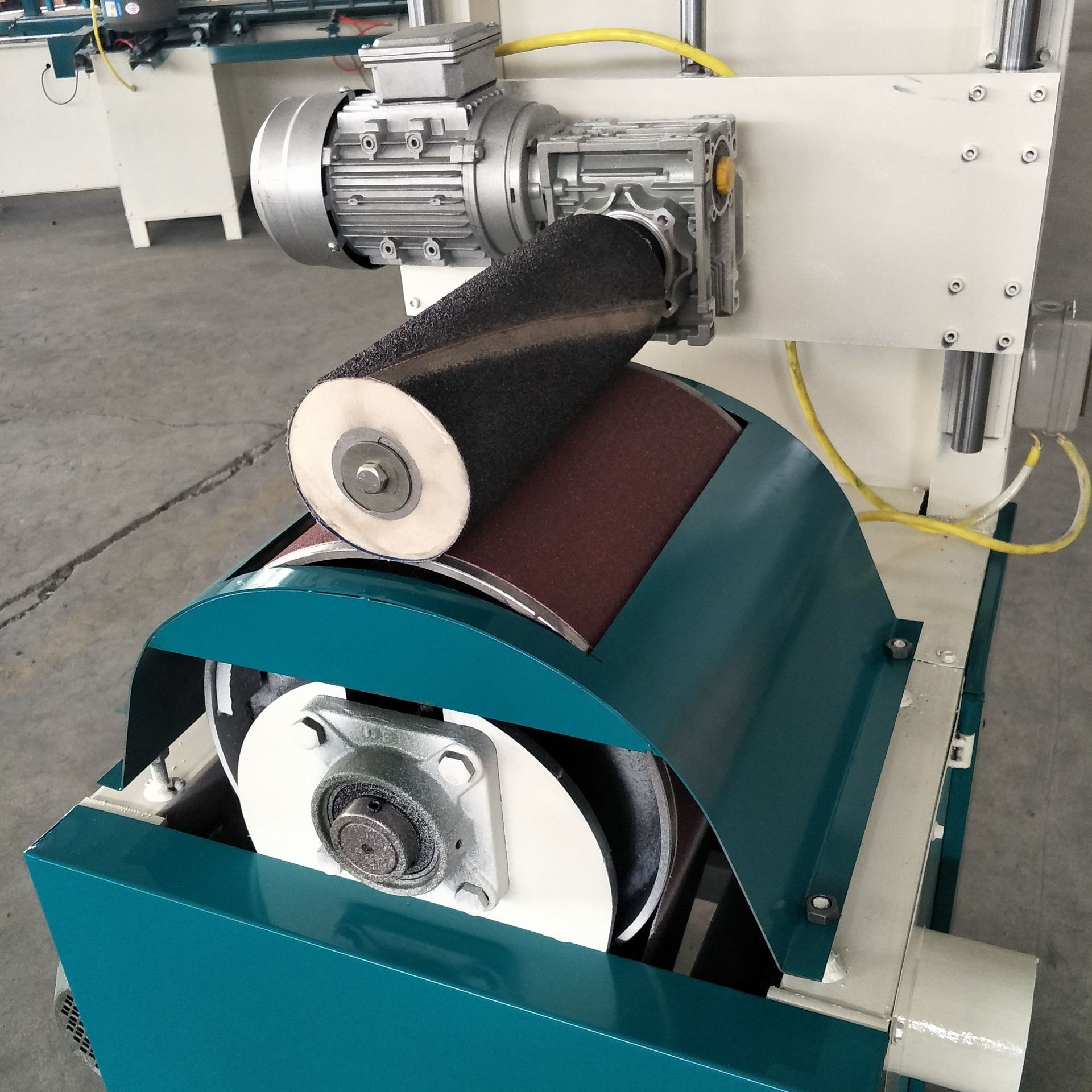 山东鑫万邦木工曲面砂光机 异形曲线砂光机 经久耐用弯曲木砂光机