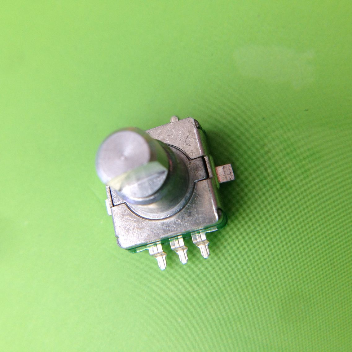 编码器电位器360度20位七脚贴片镀镍柄绿色塑胶底座带柱